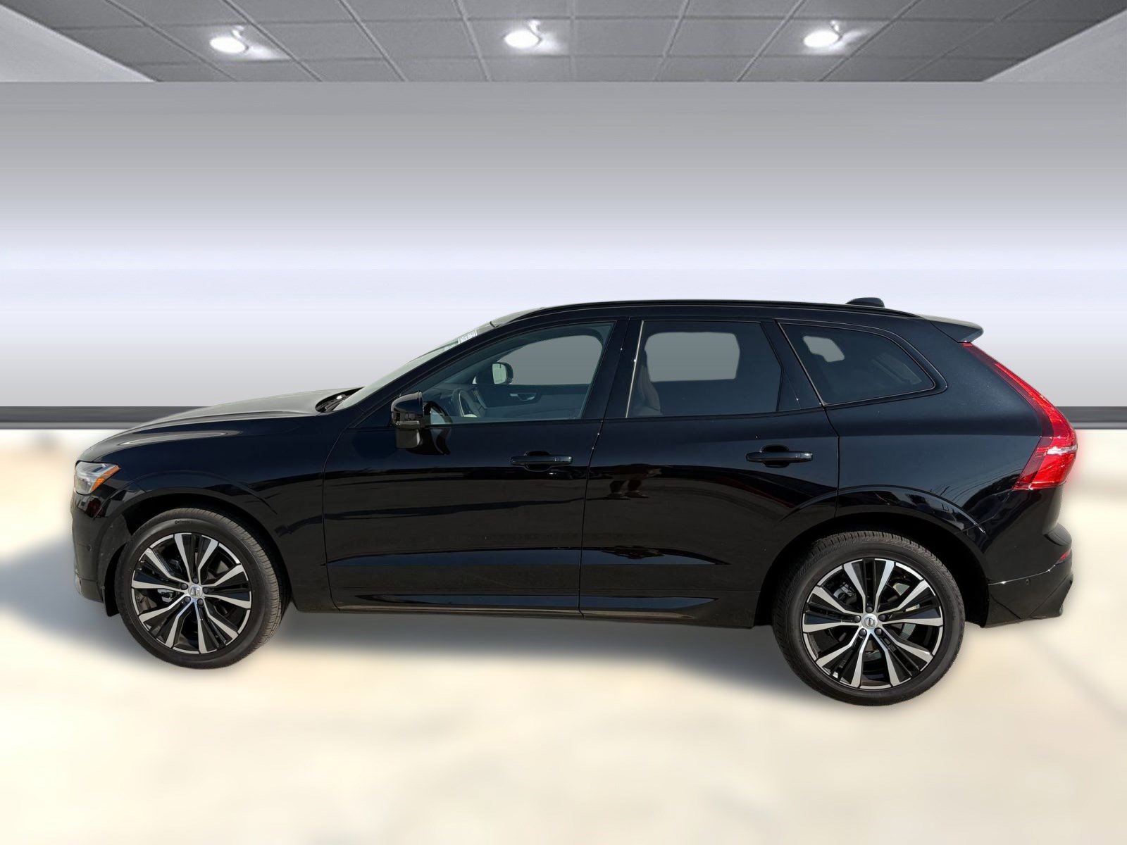 2025 Volvo XC60 B5 Plus photo 2