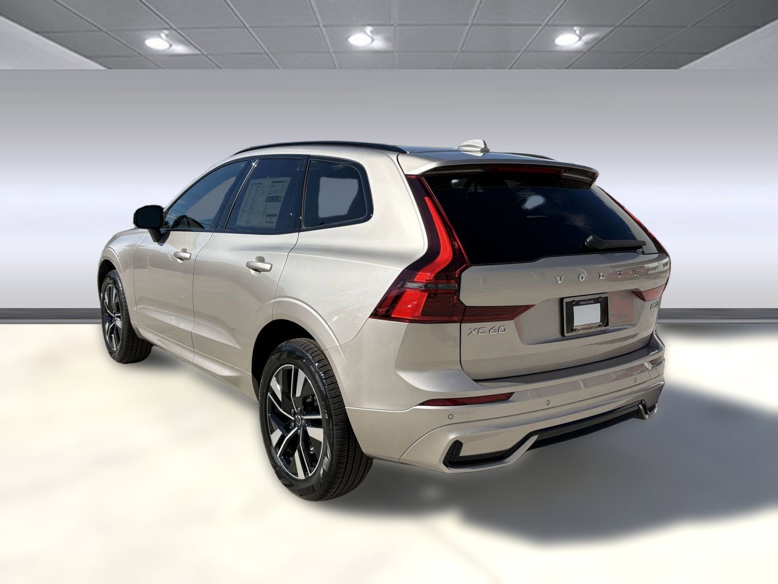 2026 Volvo XC60 B5 Core photo 2