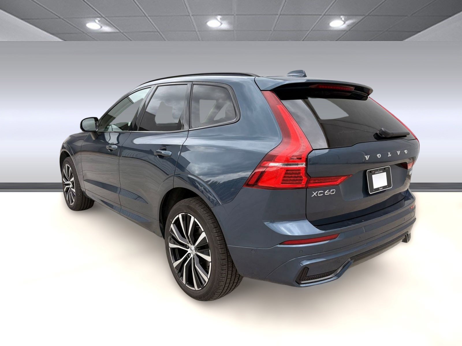 2025 Volvo XC60 Plus photo 3