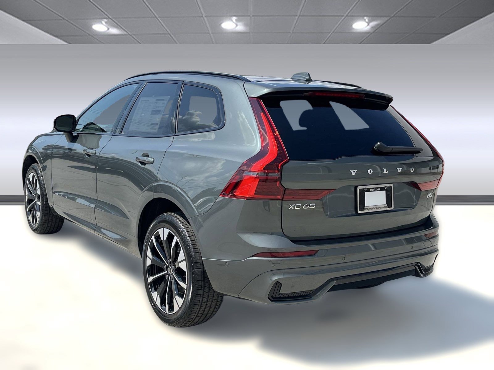 2026 Volvo XC60 B5 Plus photo 3