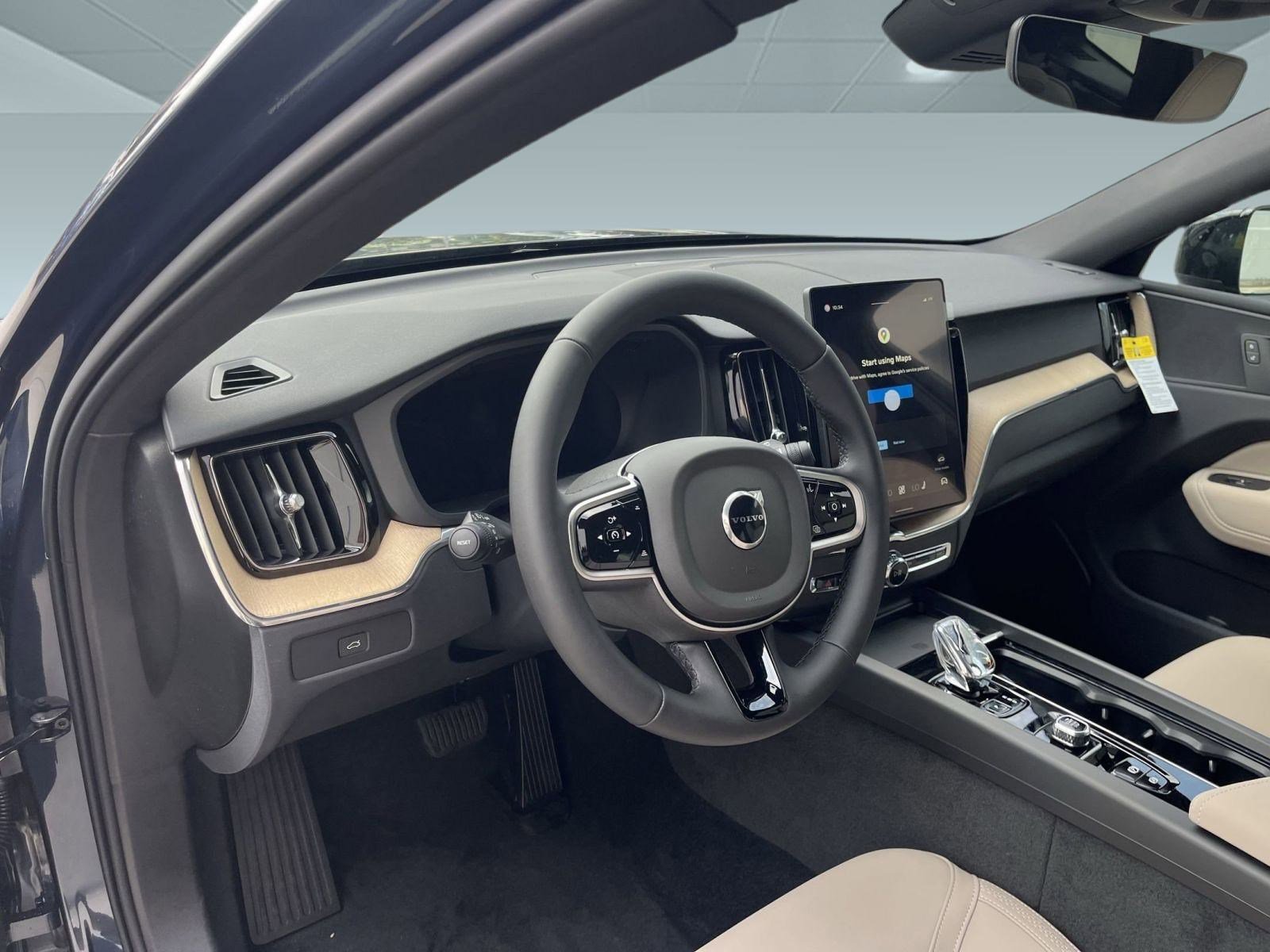 2026 Volvo XC60 B5 Core photo 4