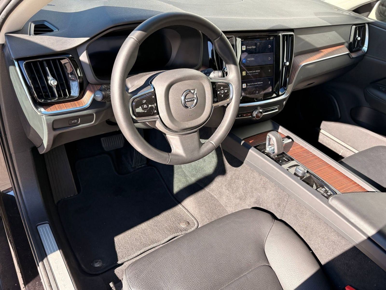 2024 Volvo S60 Plus photo 4