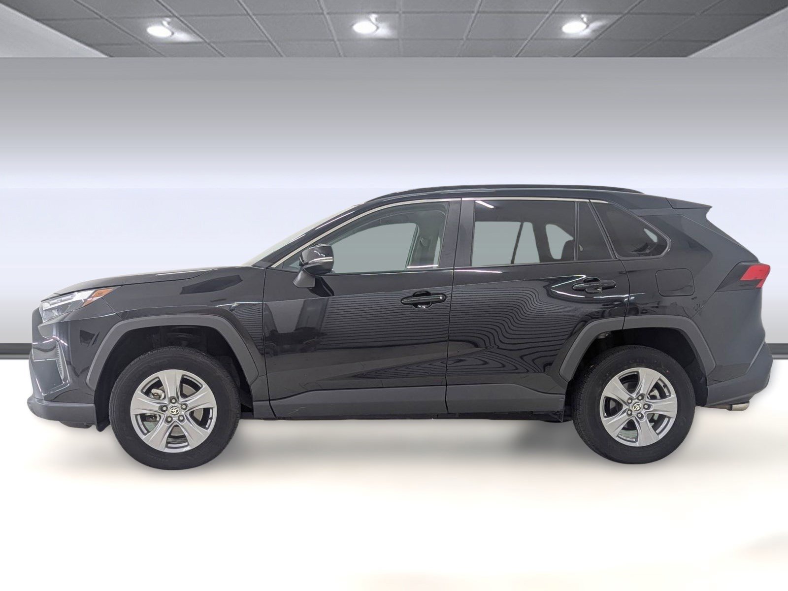 2024 Toyota RAV4 XLE photo 2