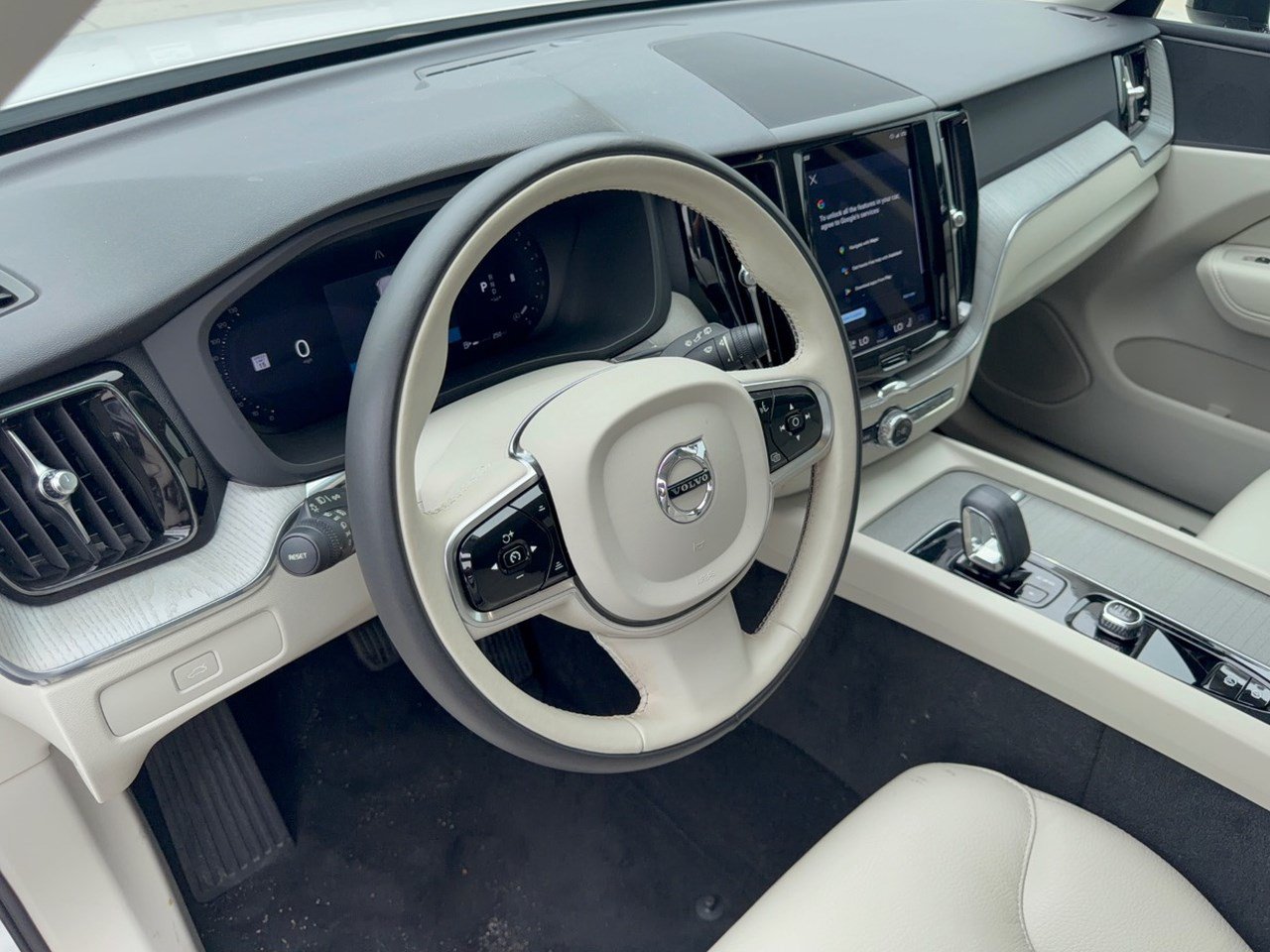 Certified 2024 Volvo XC60 Plus Dark Theme SUV