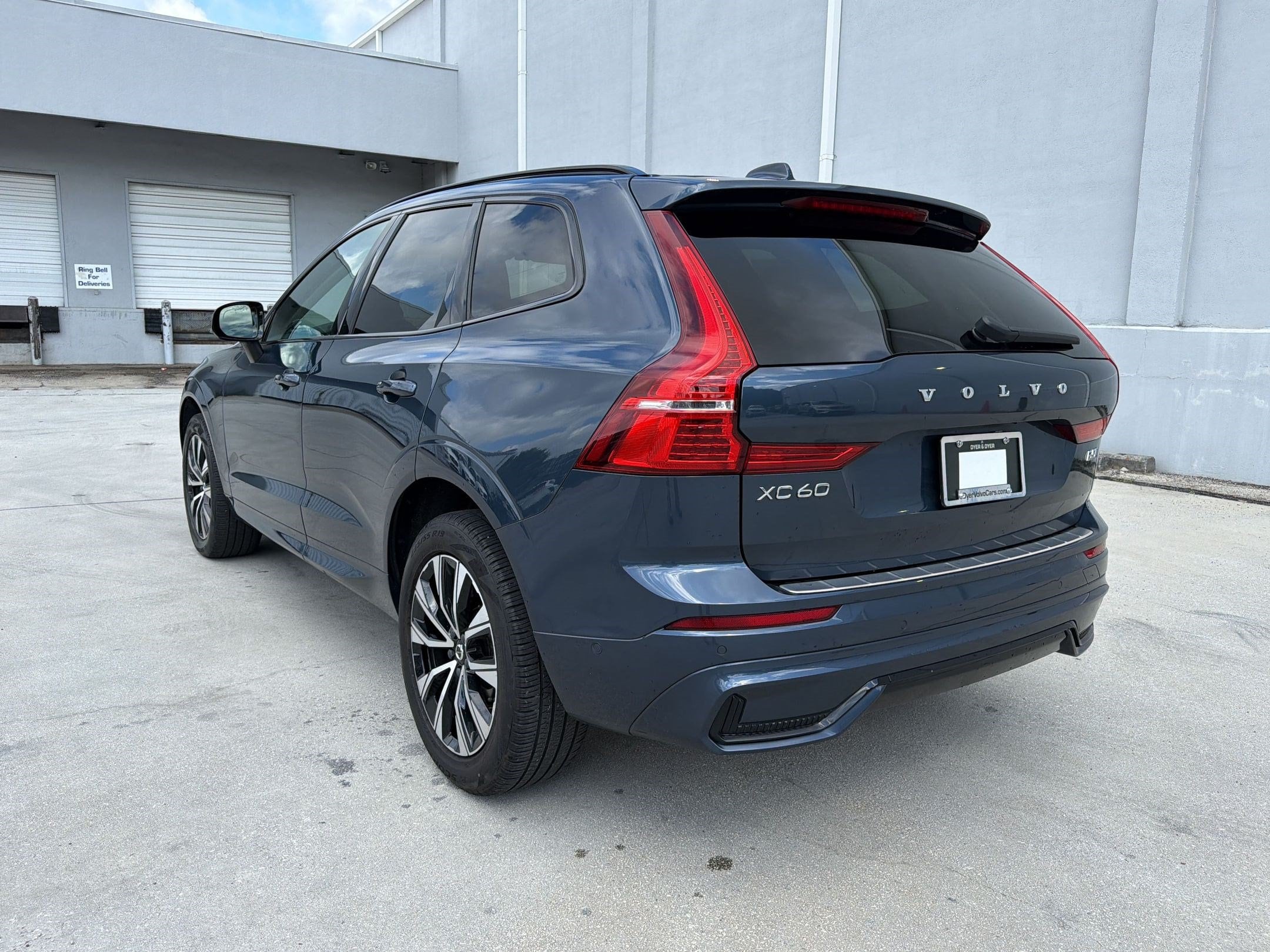 XC60 Plus Dark Theme SUV