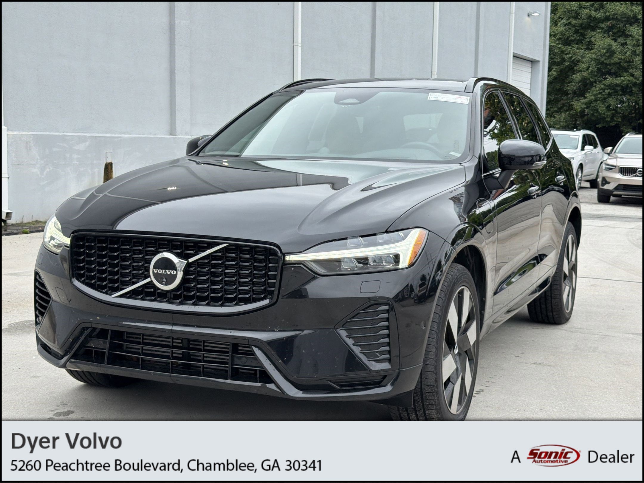 2024 Volvo XC60 T8 Ultimate Dark Theme AWD's photo