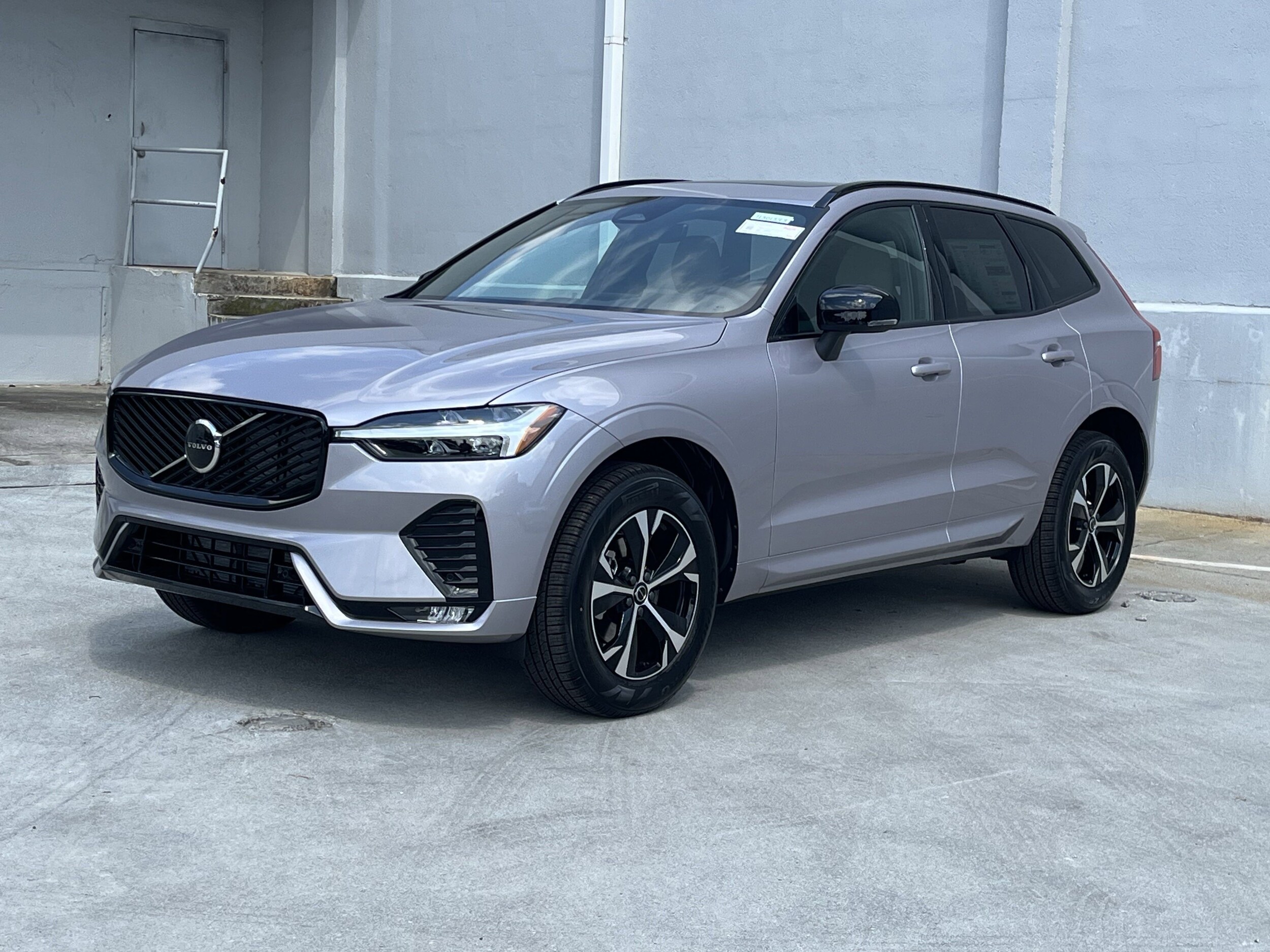 2026 Volvo XC60 B5 Core photo 2