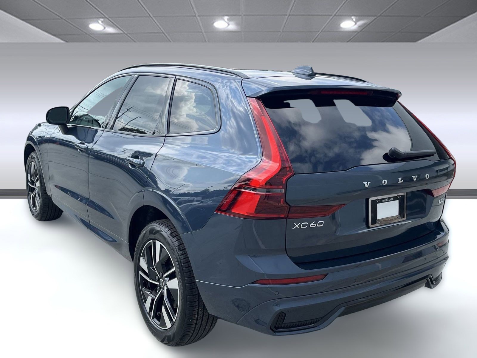 2026 Volvo XC60 B5 Core photo 3