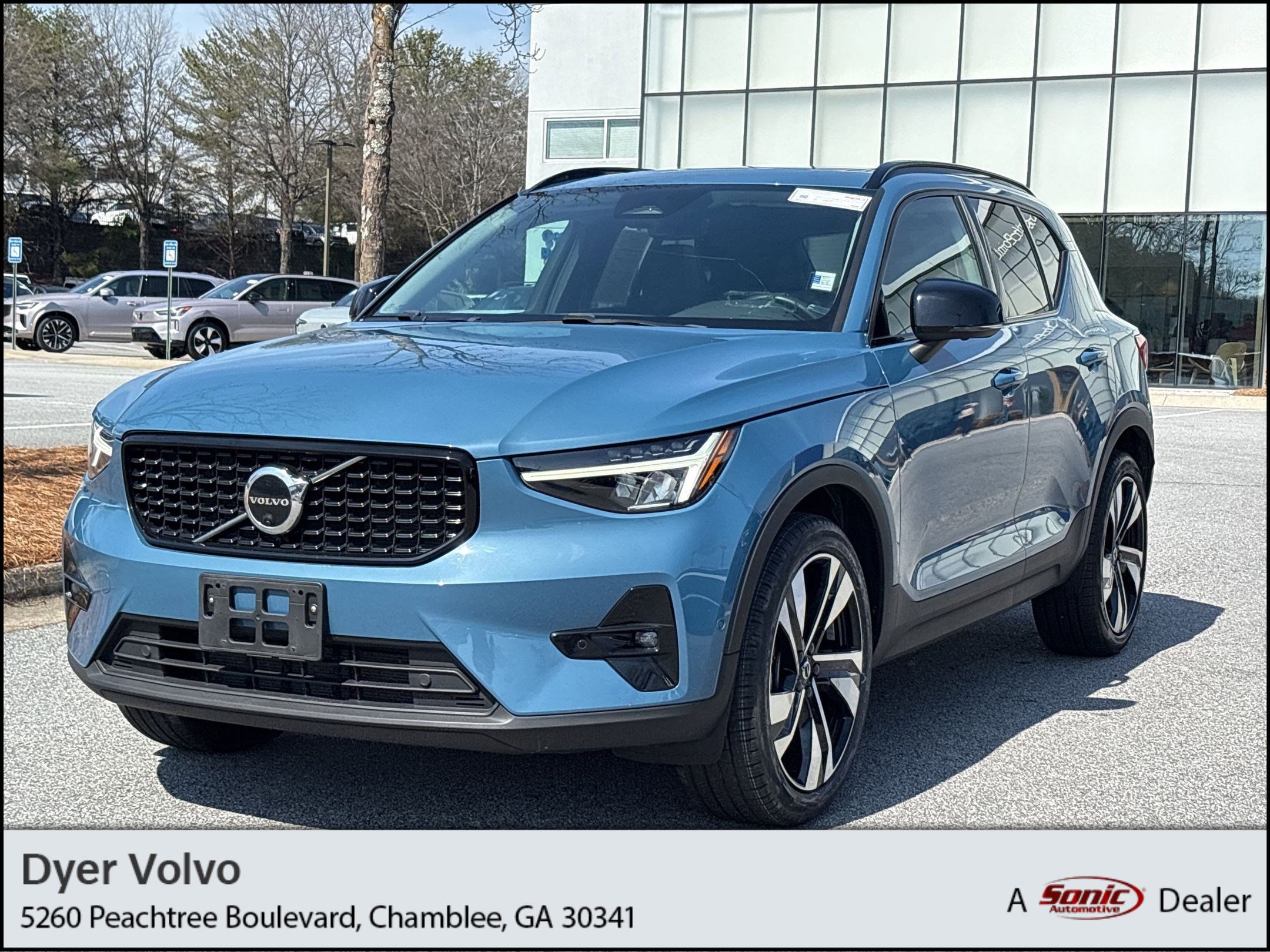 2023 Volvo XC40 B5 Plus Dark AWD's photo