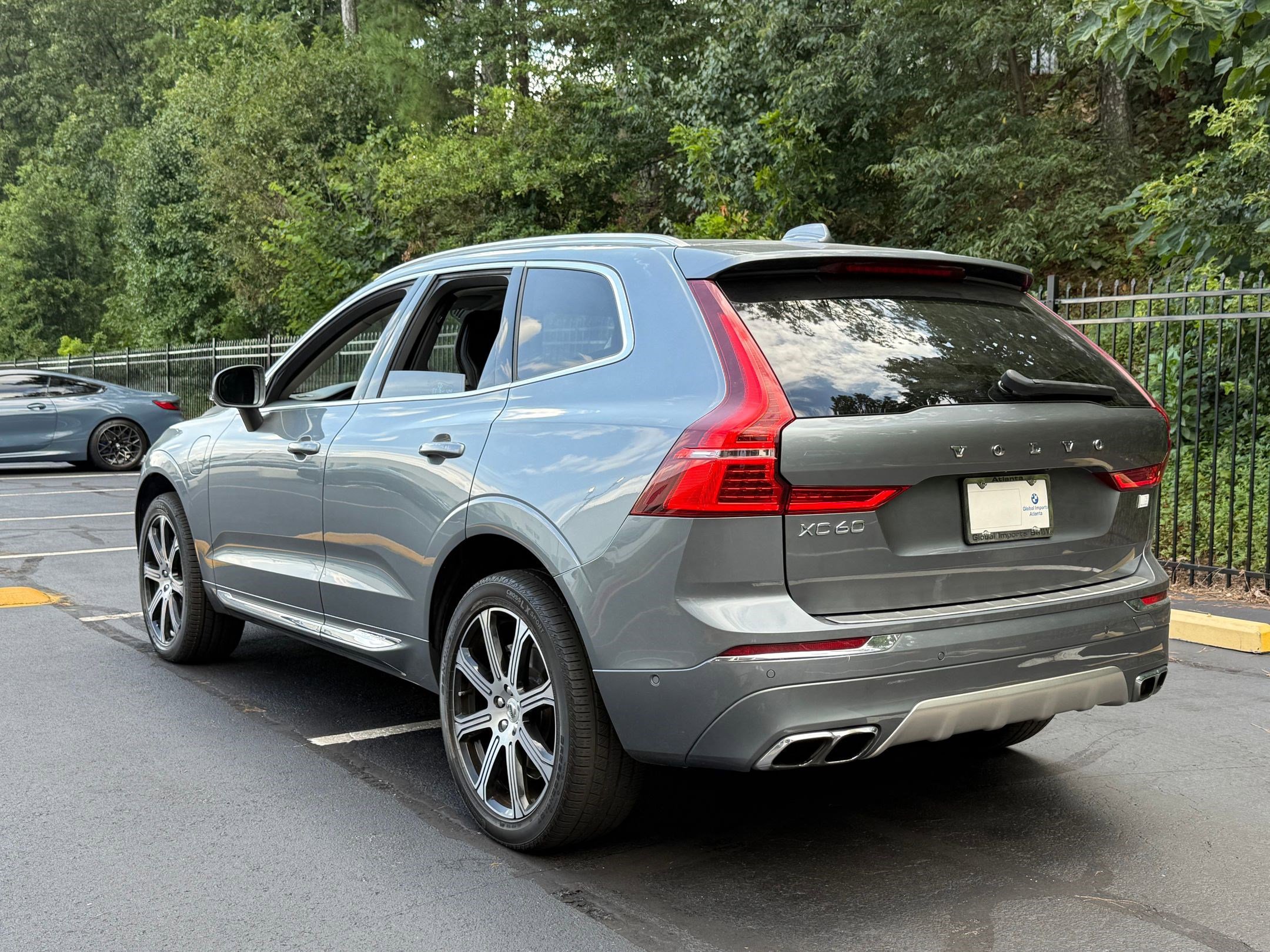 2021 Volvo XC60 Recharge Hybrid T8 Inscription photo 2