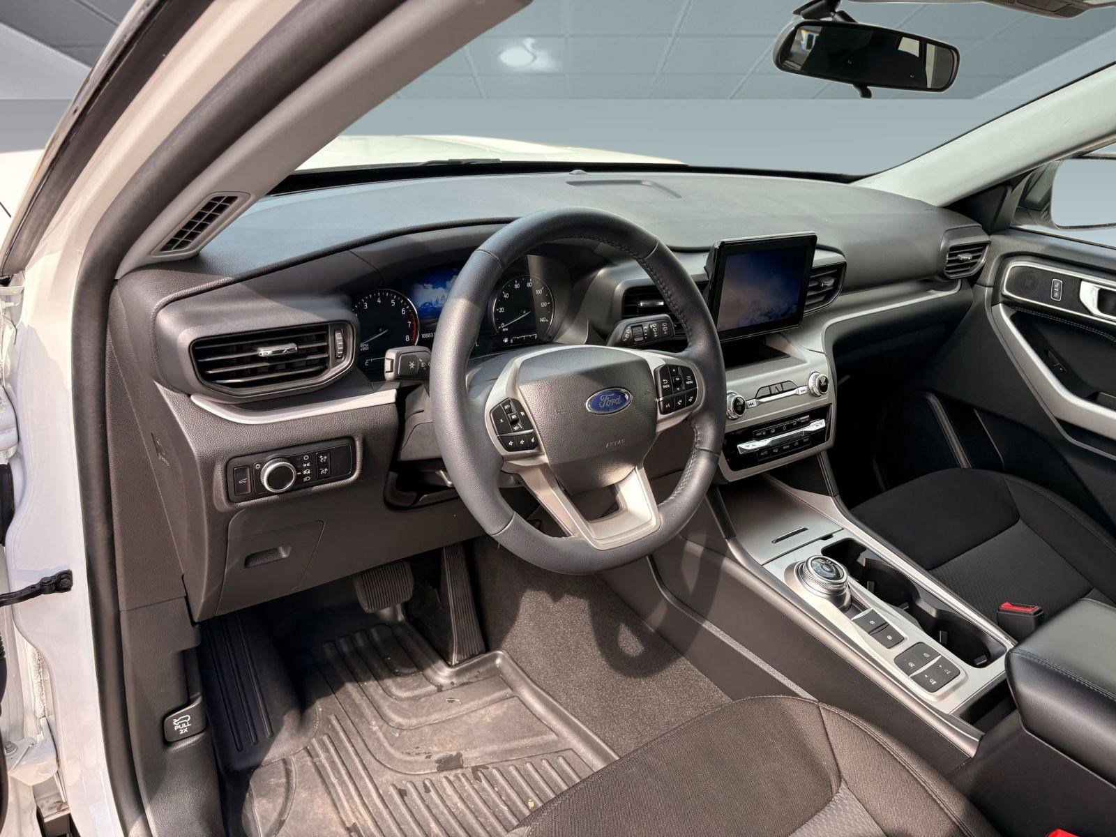 2023 Ford Explorer XLT photo 4