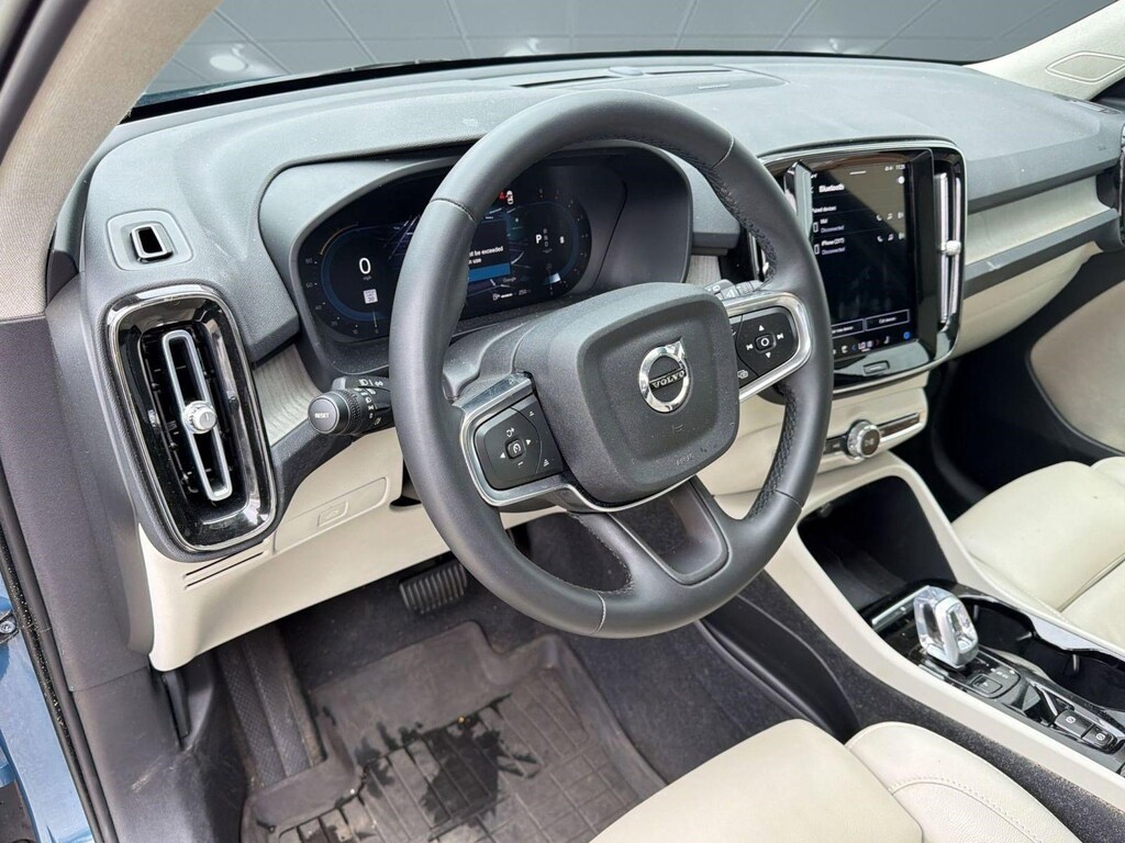 Used 2023 Volvo XC40 Ultimate Bright Theme SUV