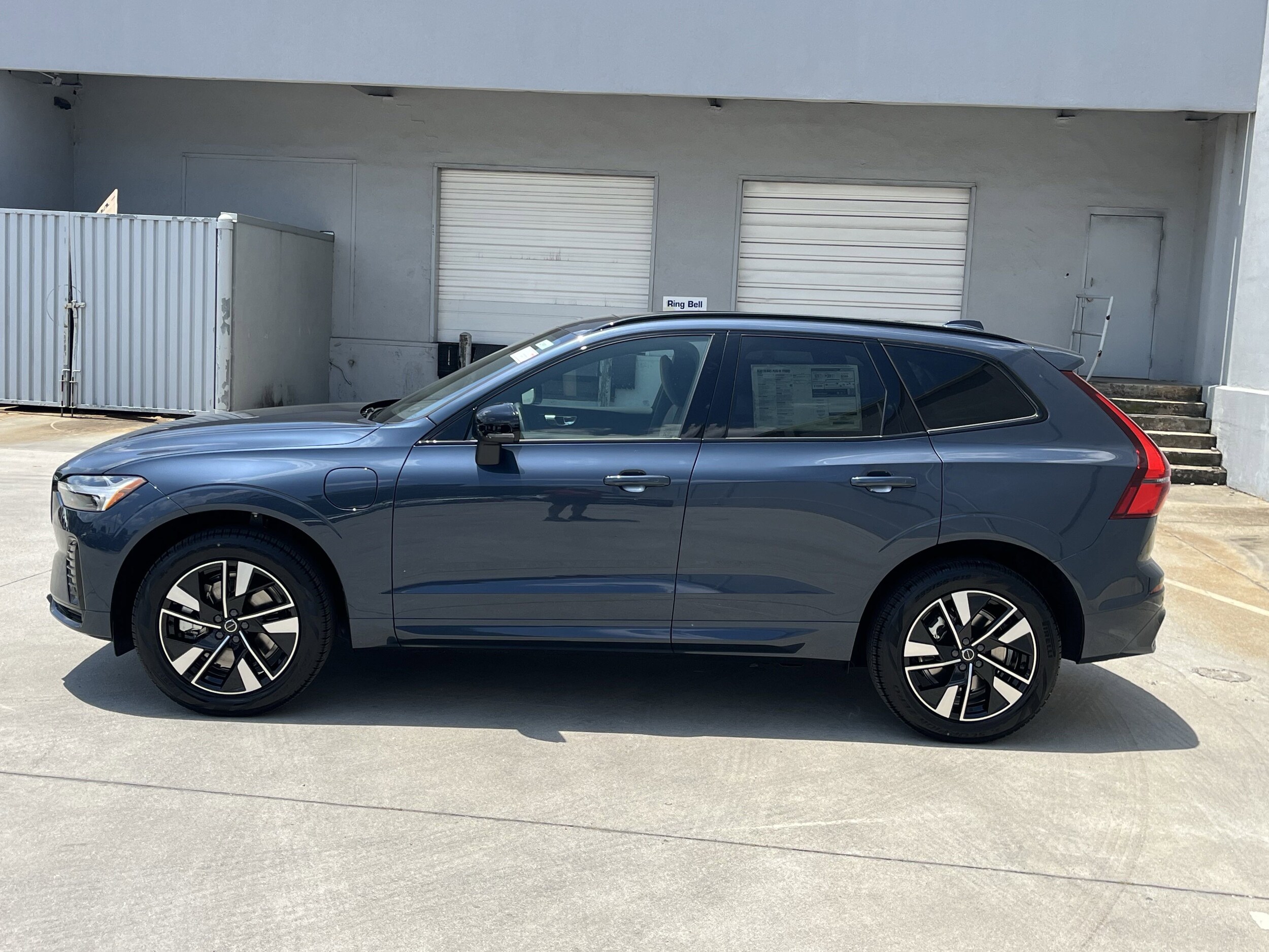 2026 Volvo XC60 Hybrid T8 Core photo 3