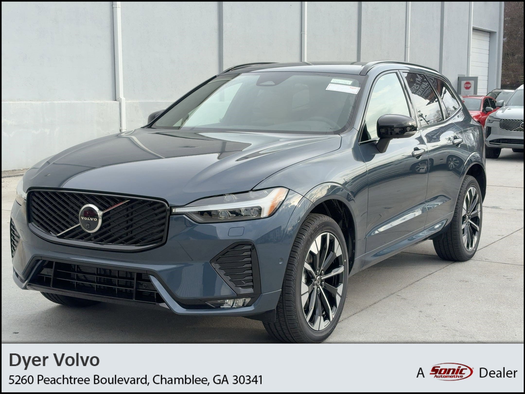 2026 Volvo XC60 Plus's photo