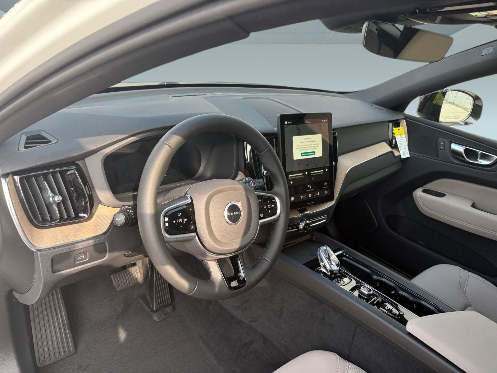 2026 Volvo XC60 B5 Plus photo 4