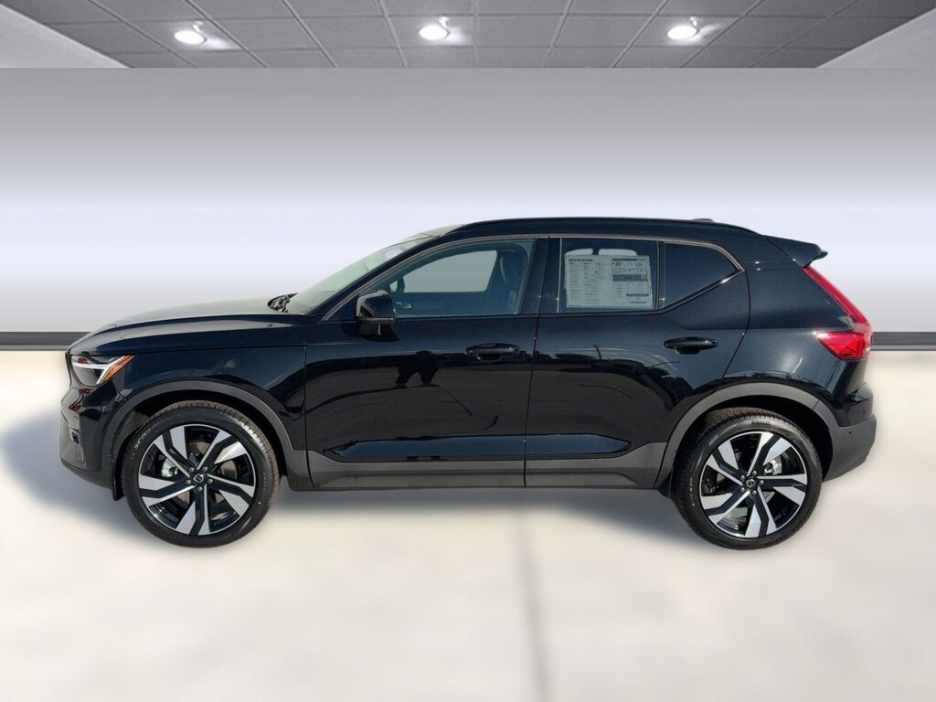 New 2026 Volvo XC40 B5 Plus SUV