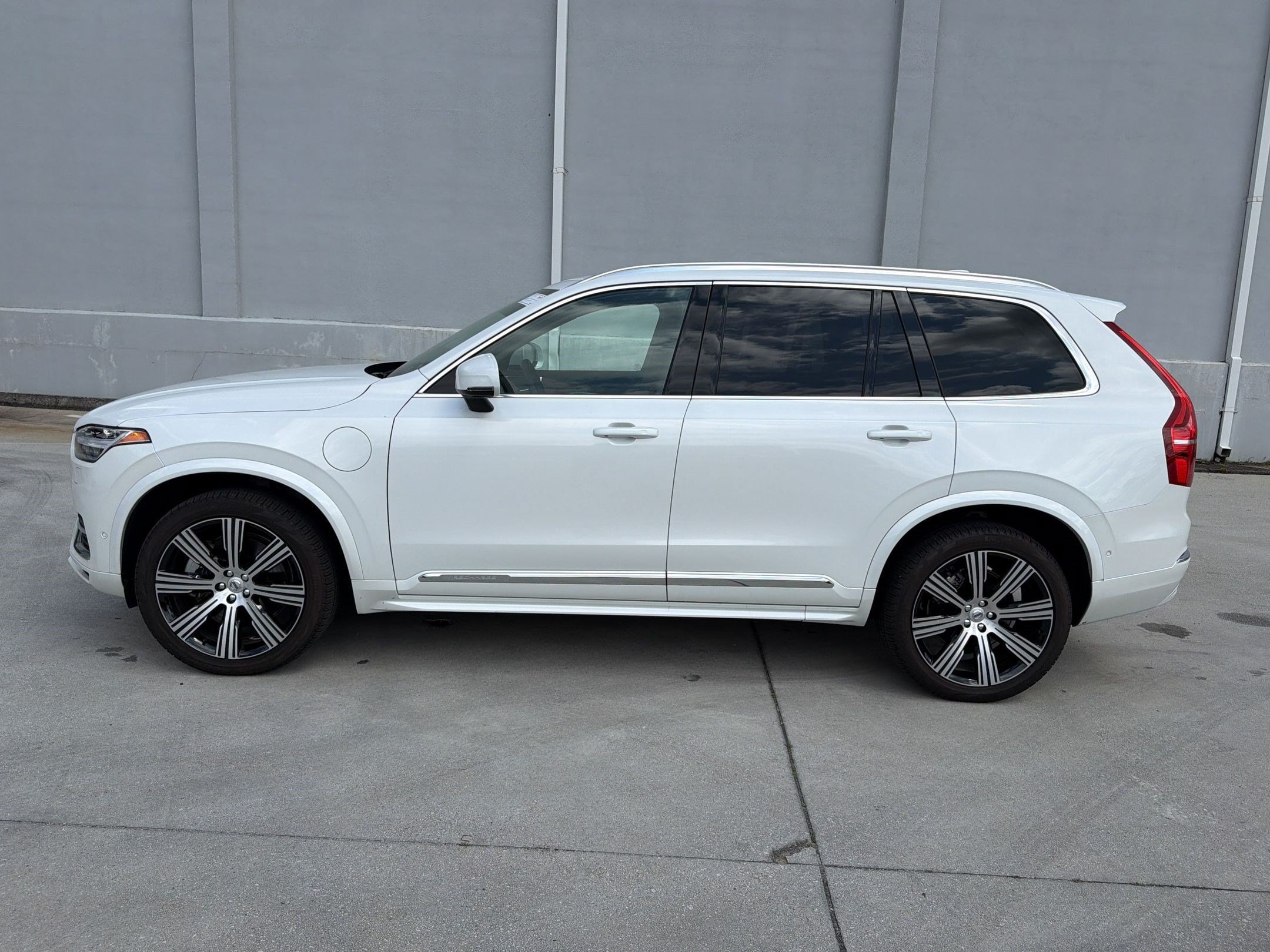 XC90 Plug-in Hybrid Plus Bright Theme SUV