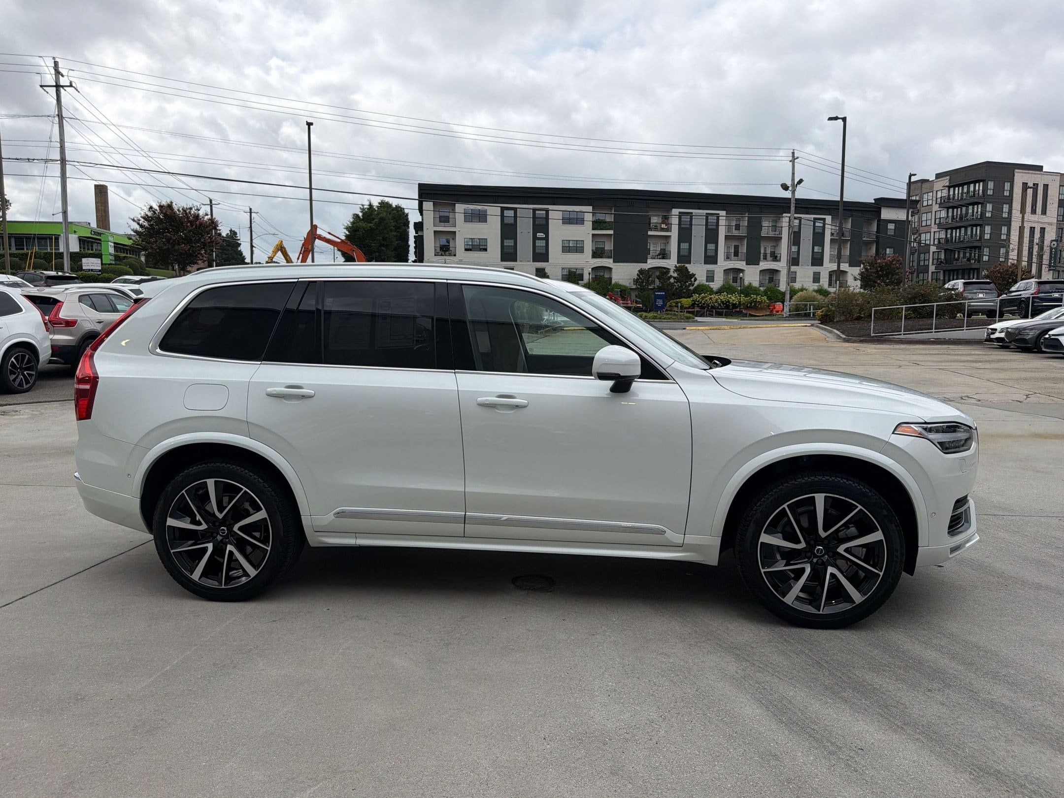XC90 Plus Bright Theme SUV