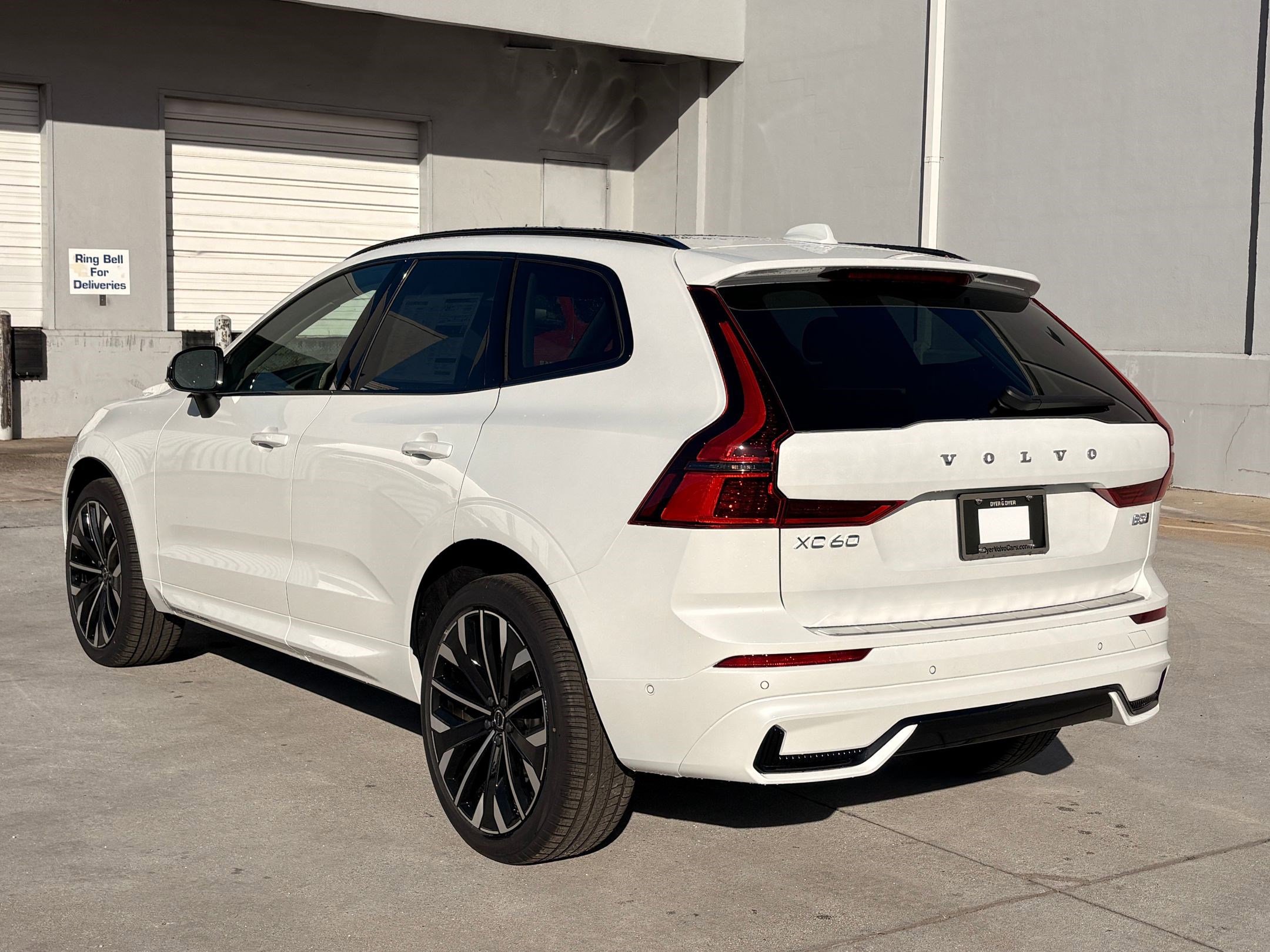 2026 Volvo XC60 B5 photo 3