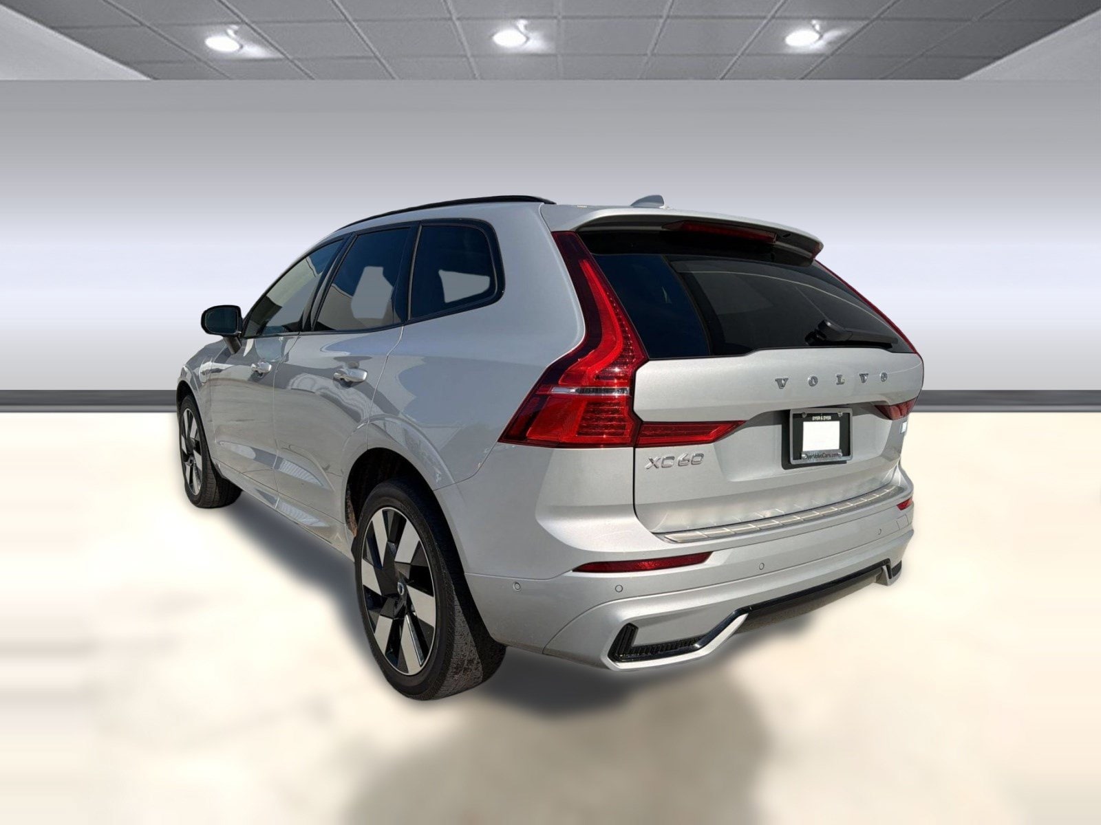 XC60 Plug-in Hybrid Plus Dark Theme SUV