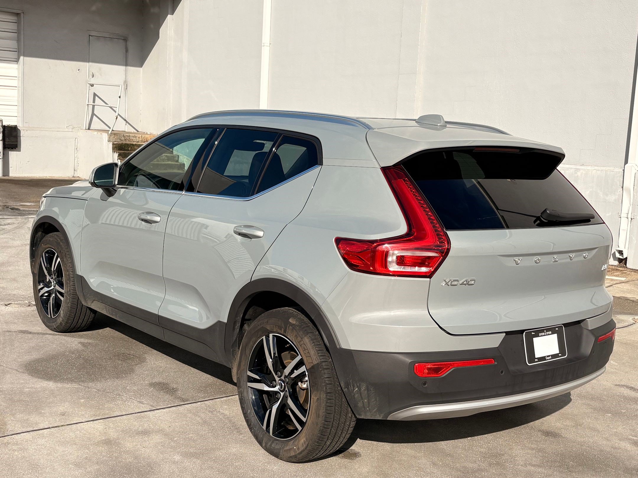 2025 Volvo XC40 Core photo 2