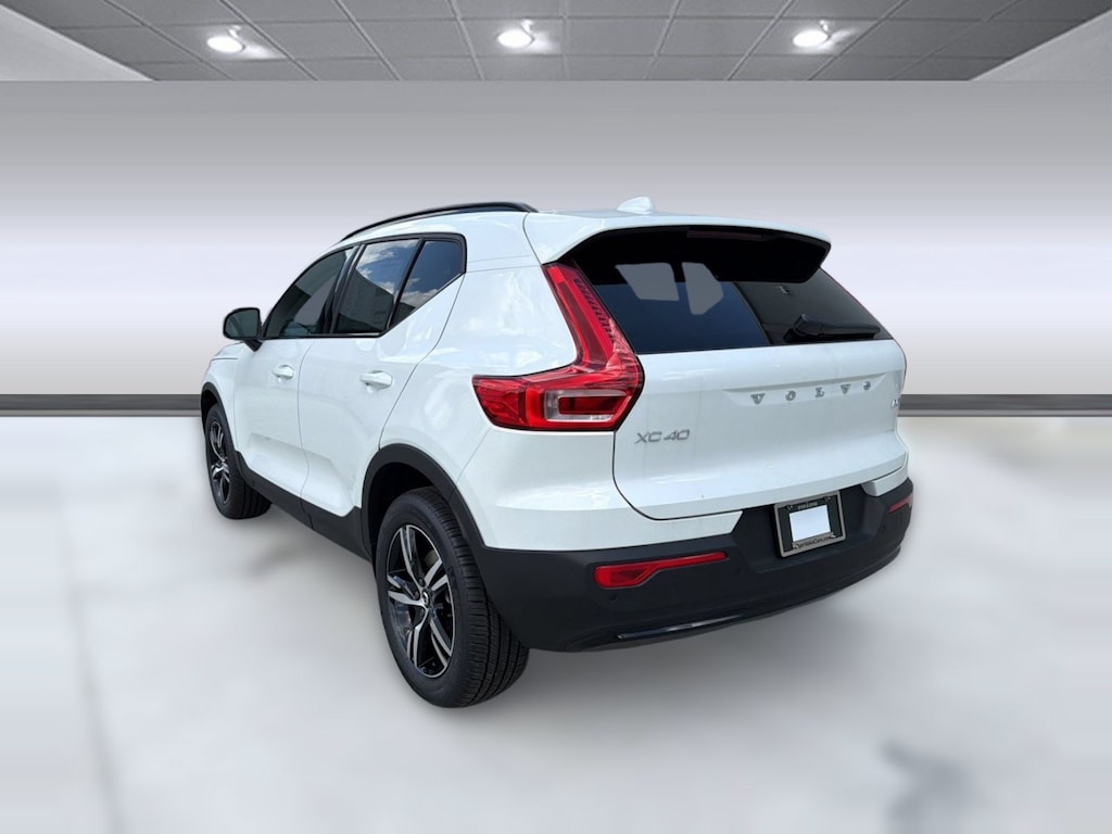 Used 2026 Volvo XC40 B5 Core SUV