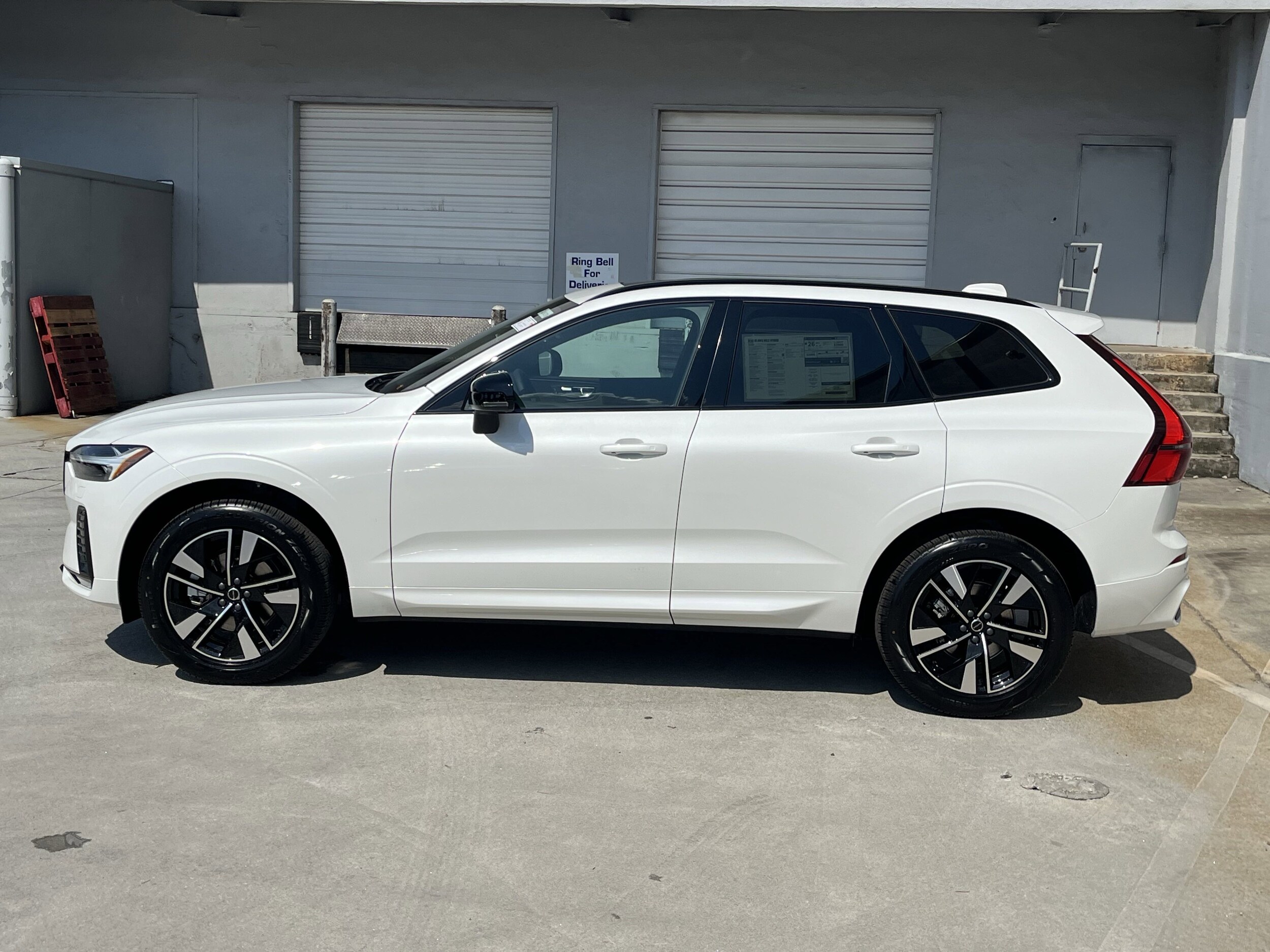 2026 Volvo XC60 B5 Core photo 3