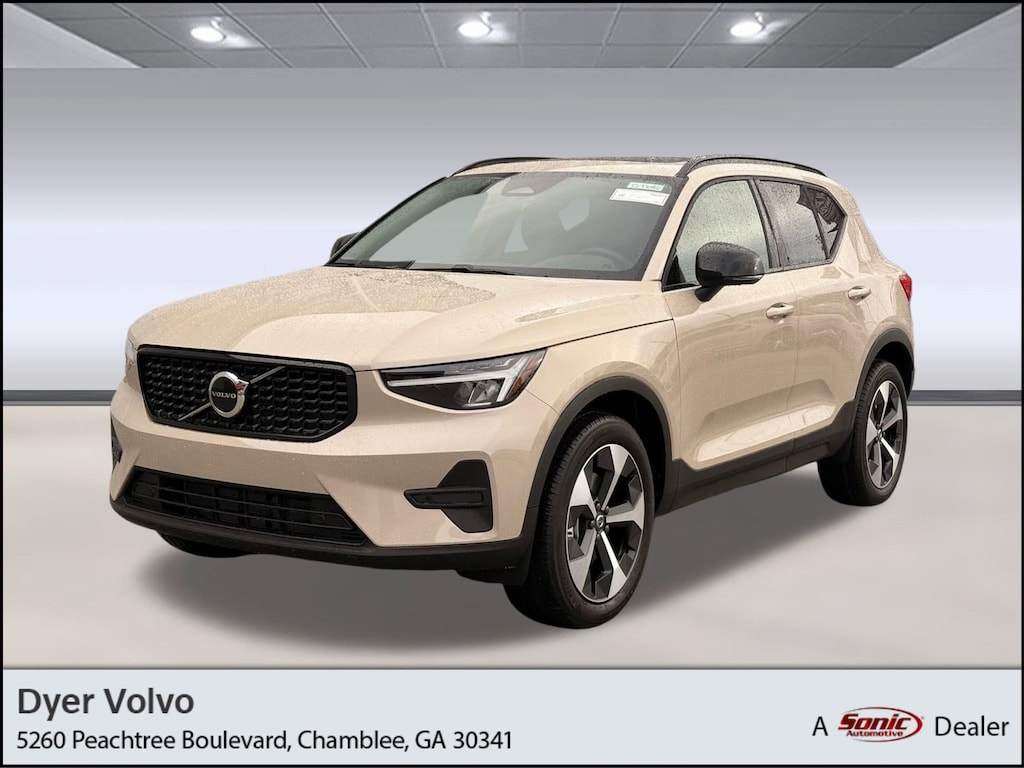 New 2026 Volvo XC40 B4 Core SUV