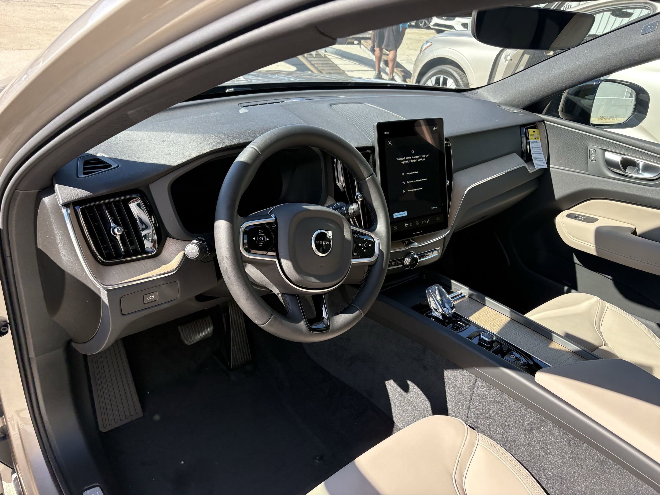 2026 Volvo XC60 B5 Core photo 4