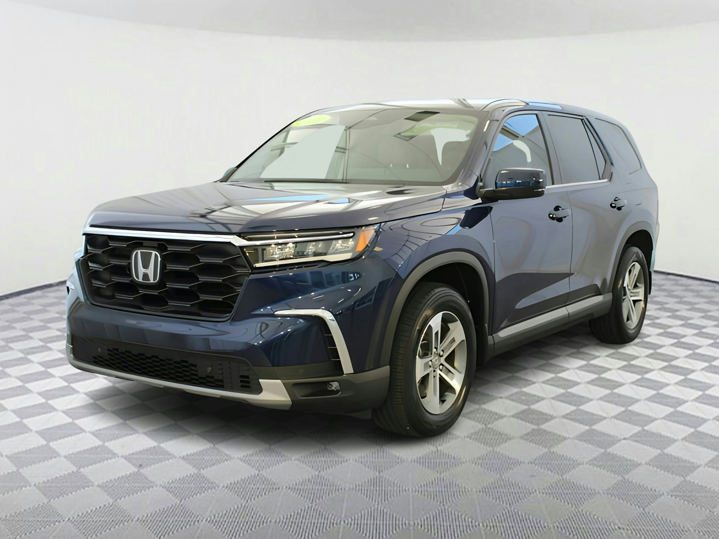 Used 2024 Honda Pilot EX-L with VIN 5FNYG2H48RB000330 for sale in Chamblee, GA