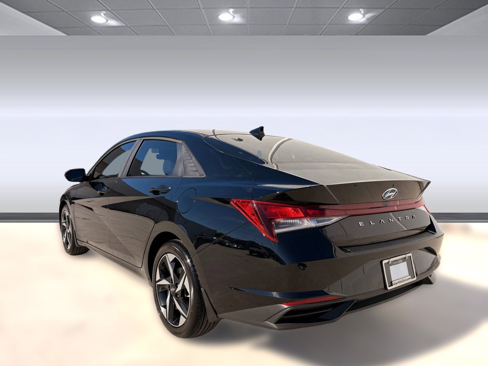 2023 Hyundai Elantra SEL photo 3