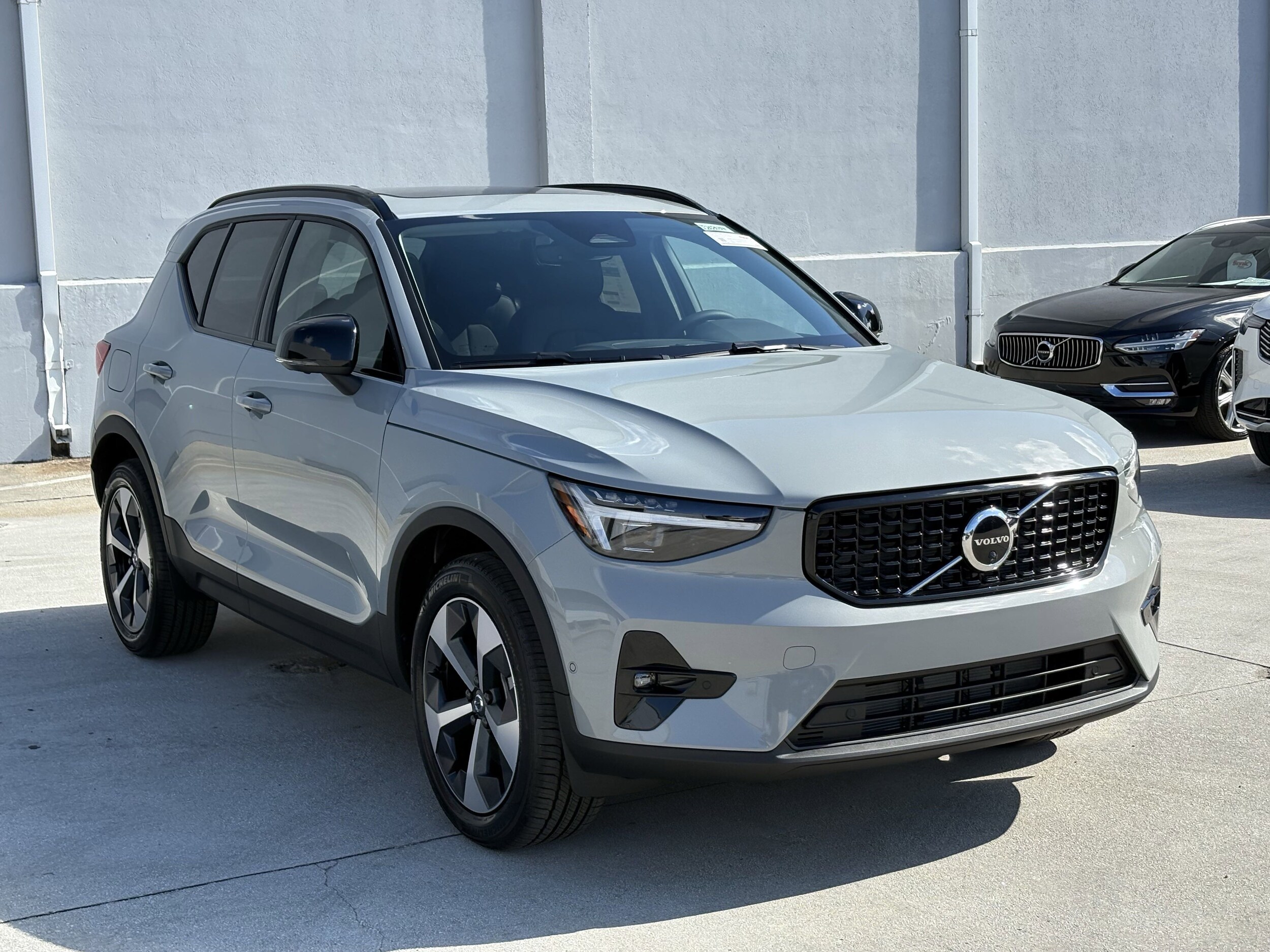 2026 Volvo XC40 Plus photo 2