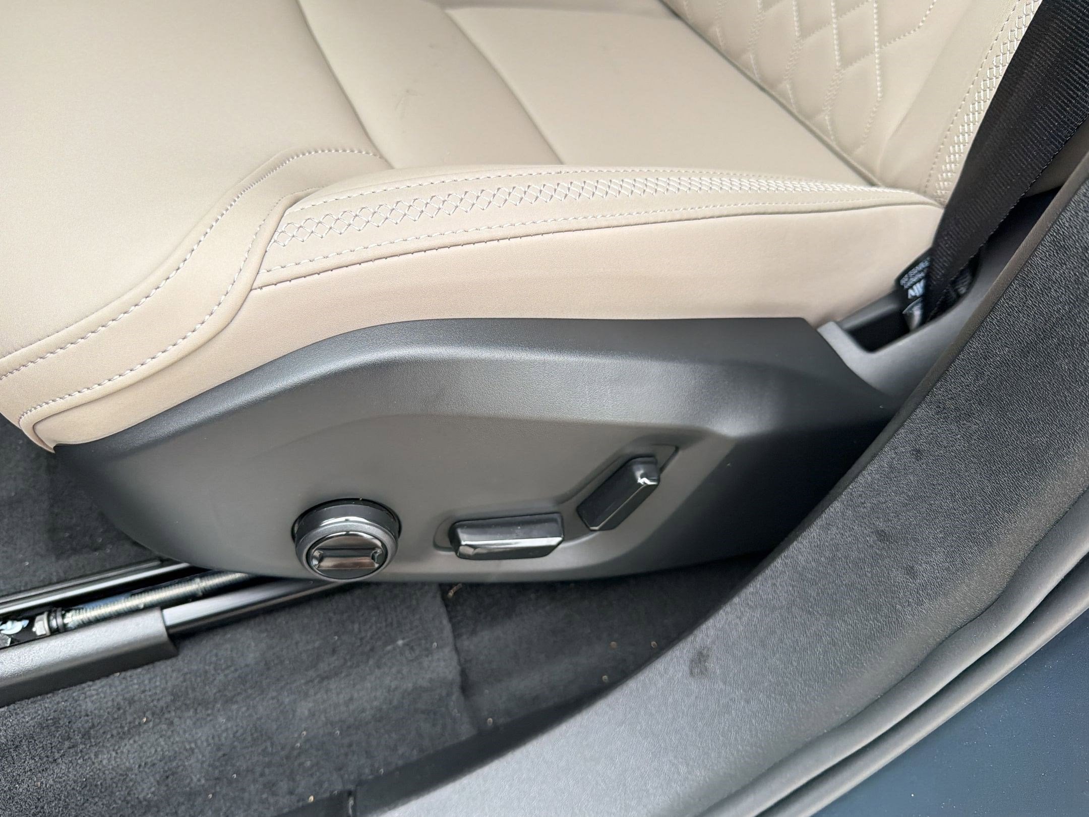 2026 Volvo XC90 Plus - Photo 14