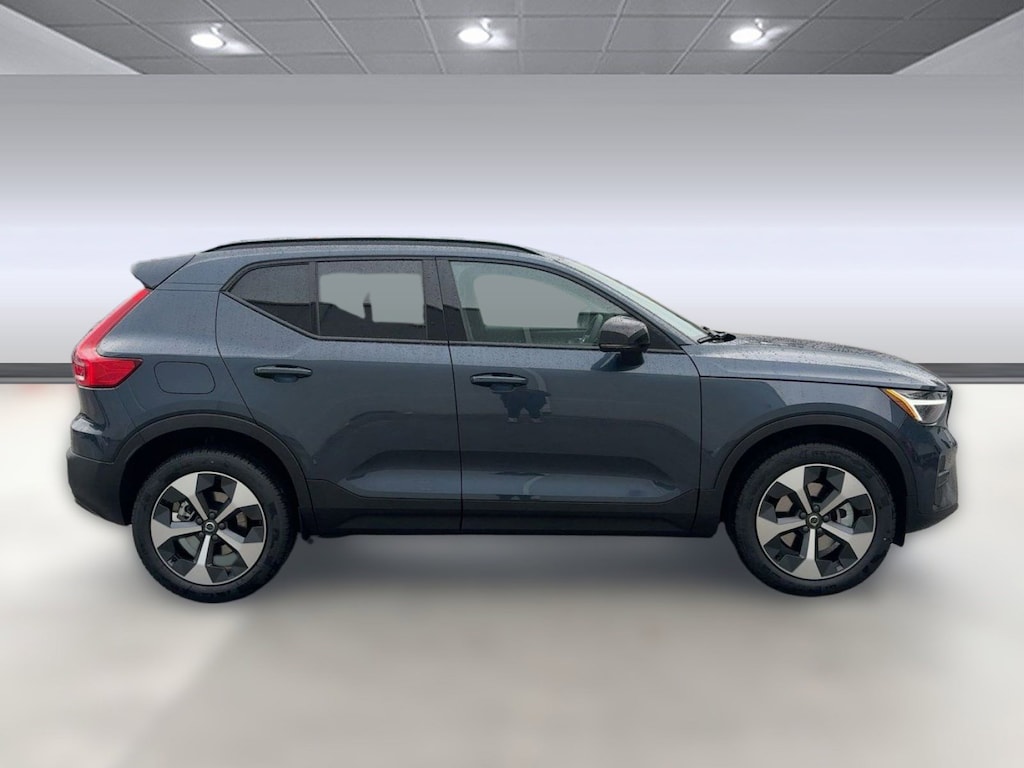 Used 2026 Volvo XC40 Core SUV