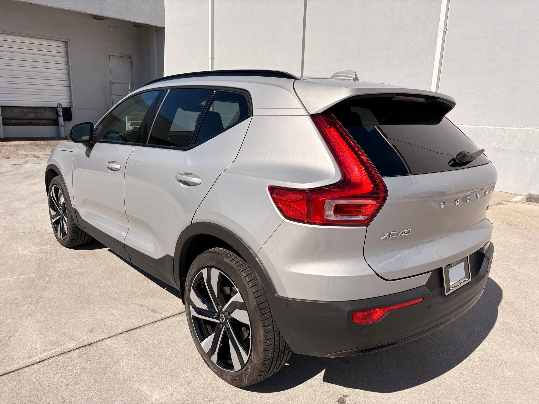 2025 Volvo XC40 Plus photo 3