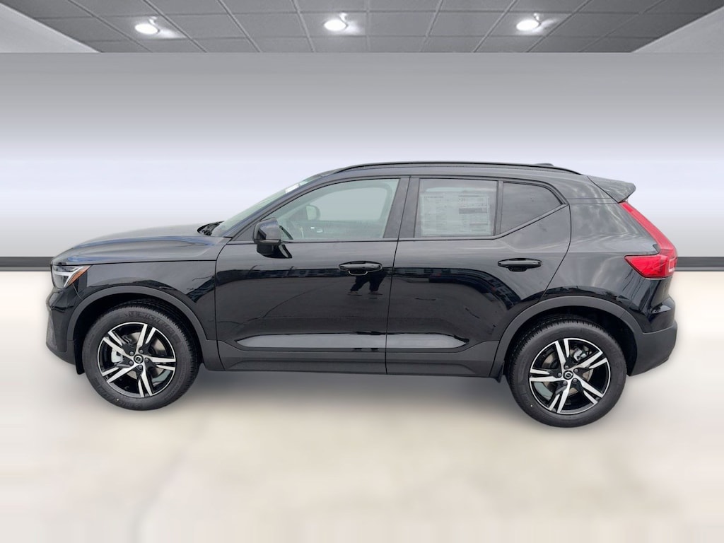 New 2026 Volvo XC40 B5 Core SUV