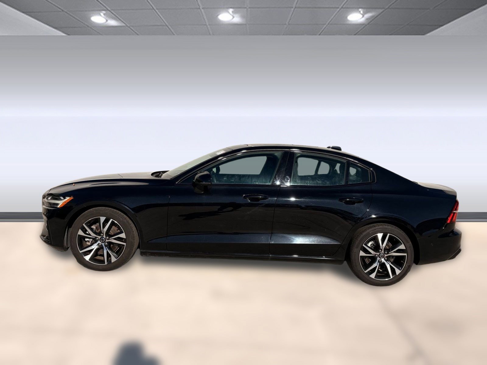 2024 Volvo S60 Plus photo 2