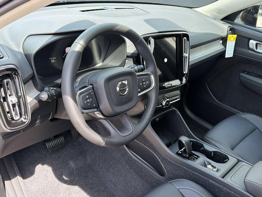 New 2026 Volvo XC40 B5 Core SUV