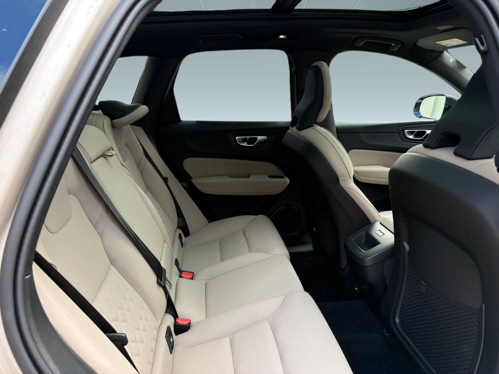 2026 Volvo XC60 Plus - Photo 26