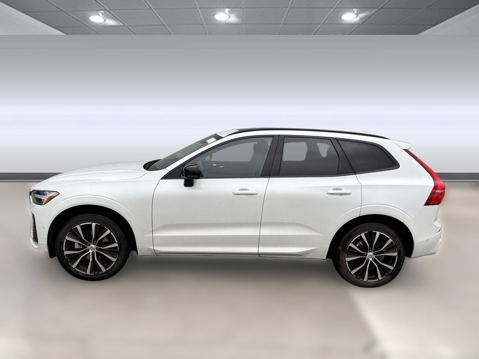 2025 Volvo XC60 Plus photo 2