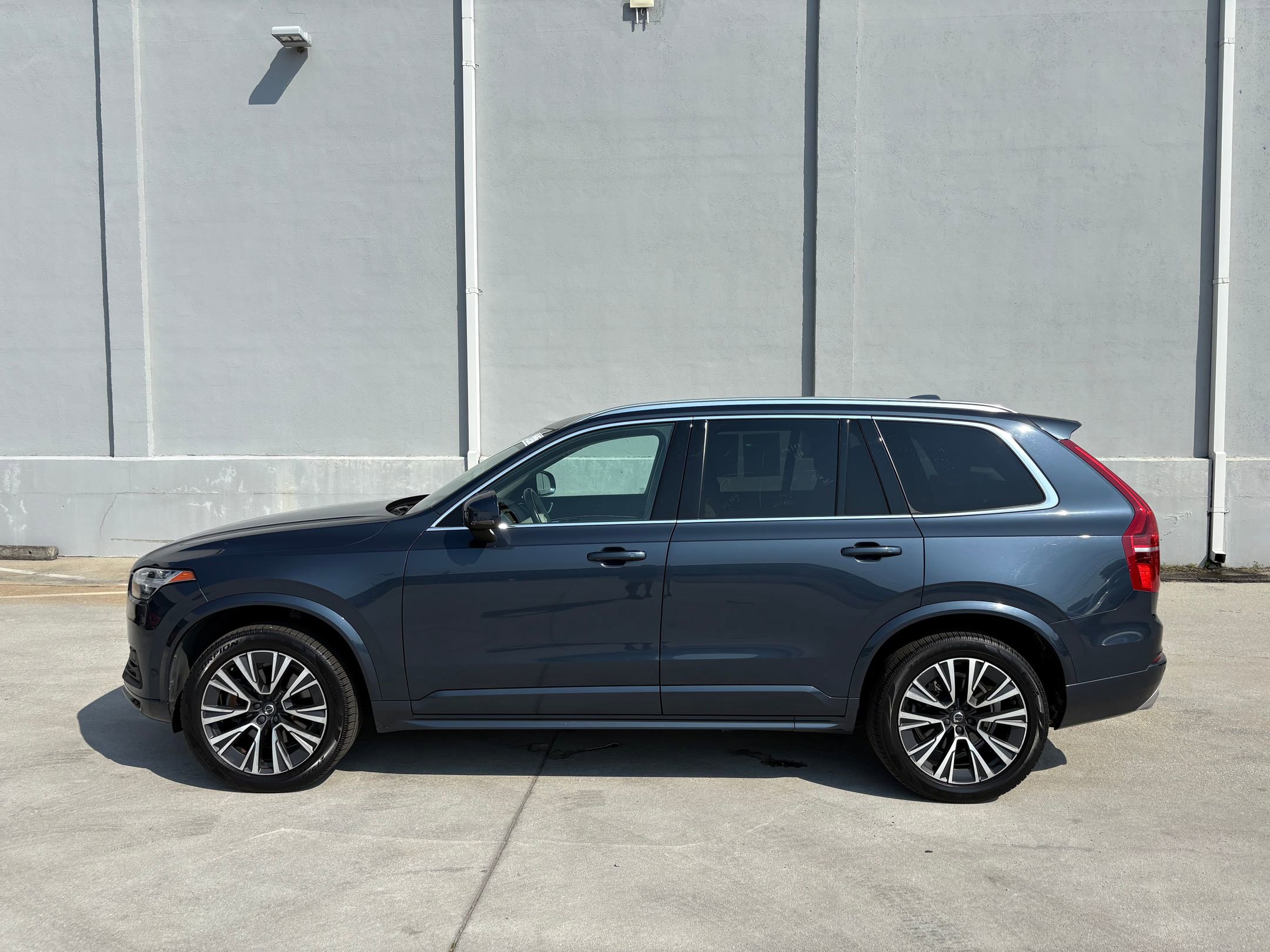 2020 Volvo XC90 Momentum photo 2