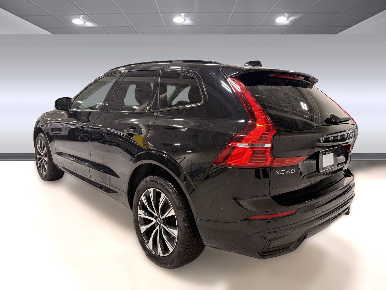 2025 Volvo XC60 Plus photo 3