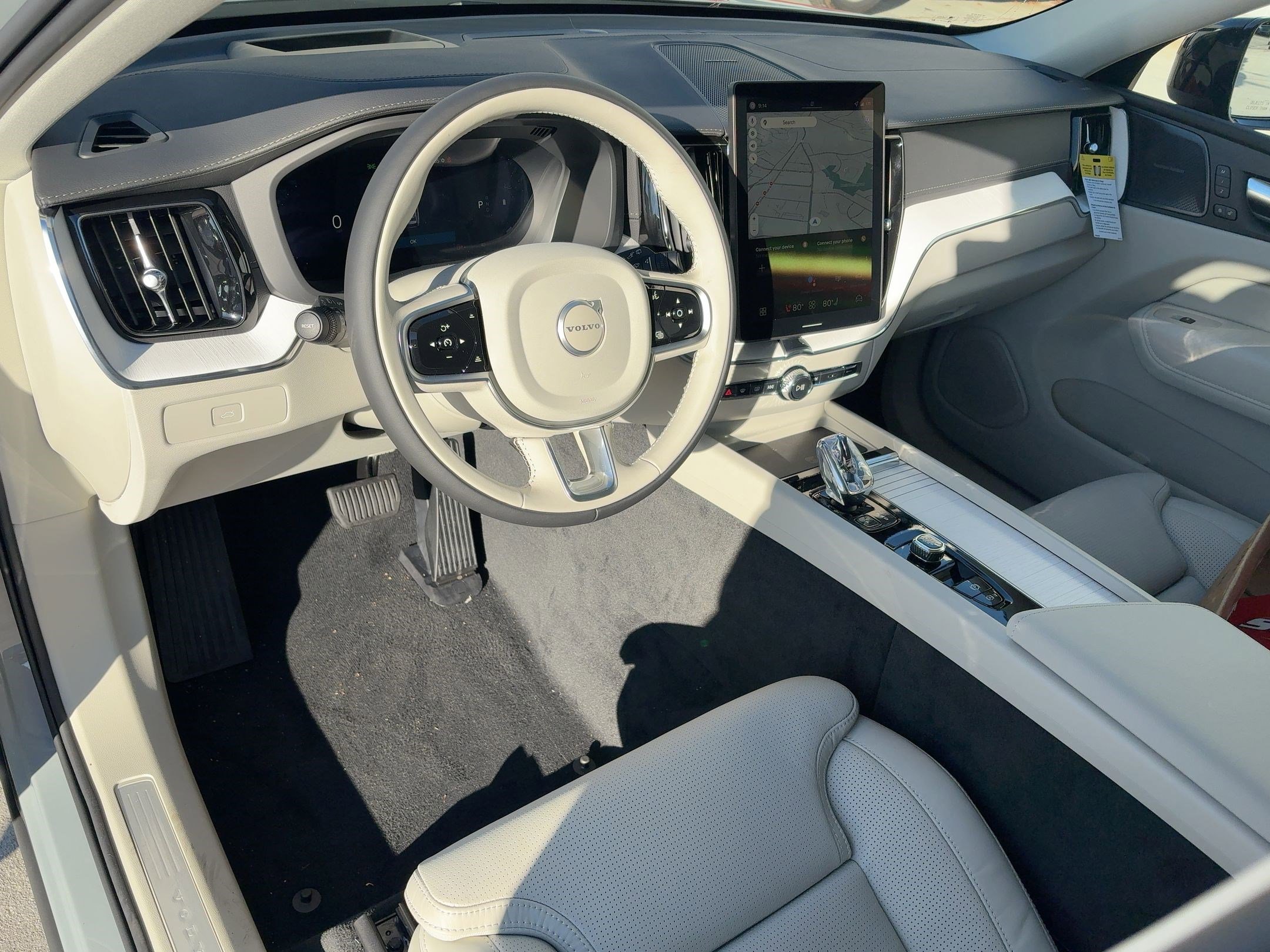 2026 Volvo XC60 B5 photo 4