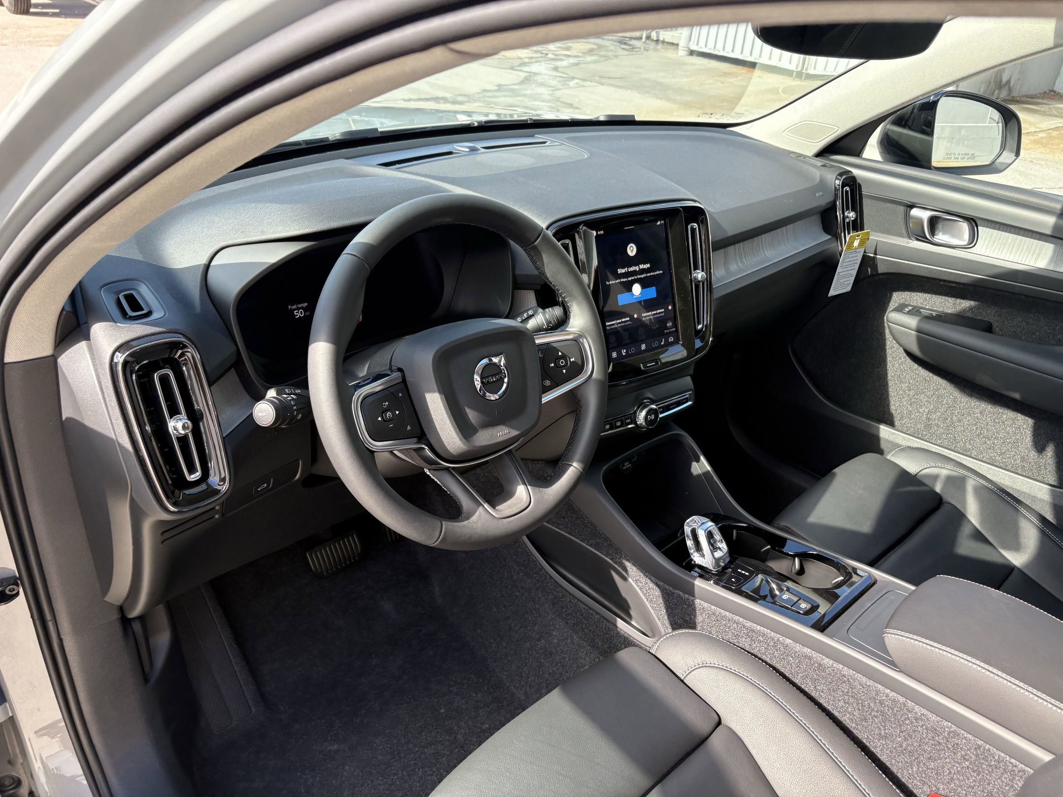 2026 Volvo XC40 Plus photo 4
