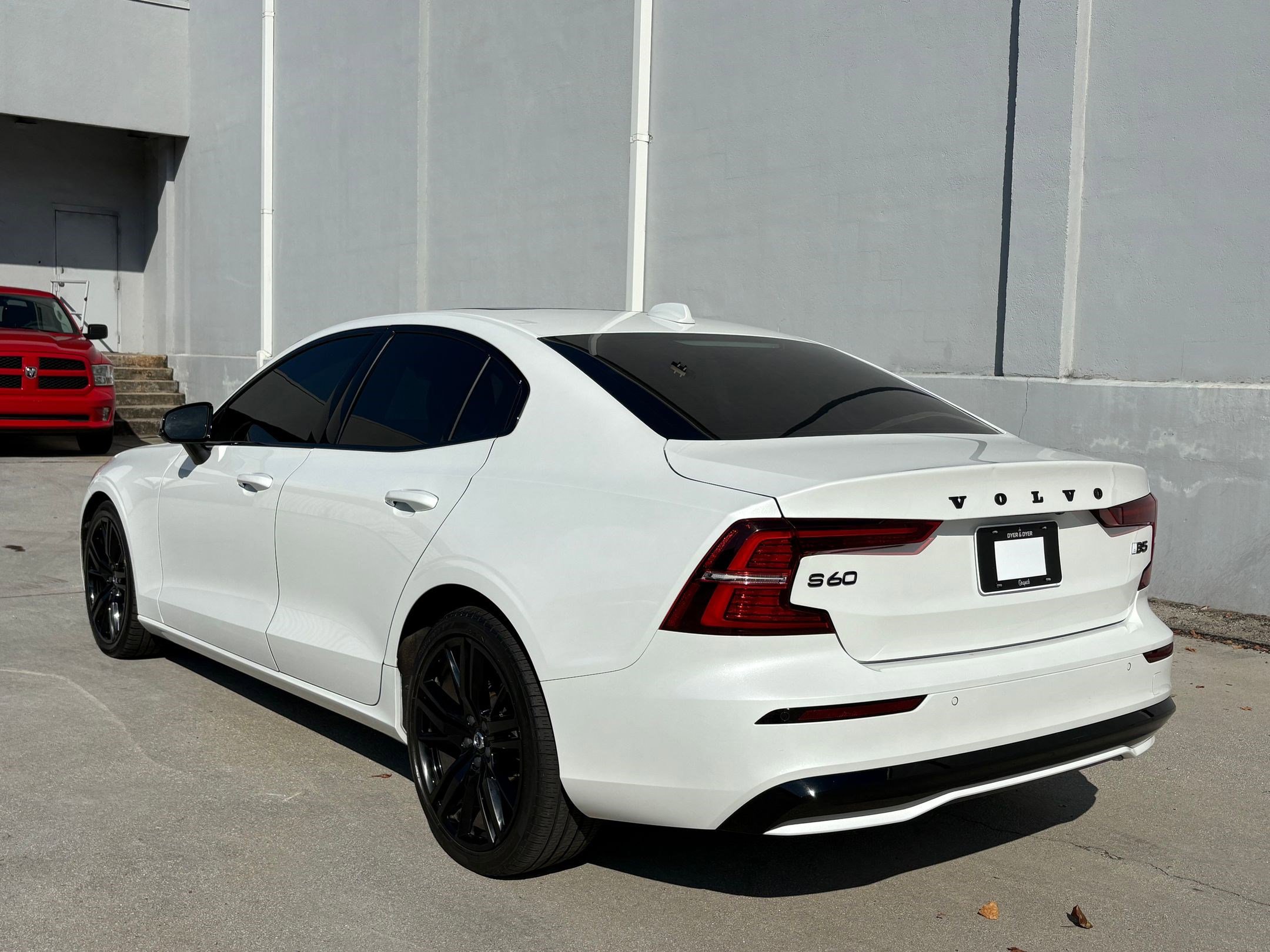 2023 Volvo S60 Plus Black Edition photo 3