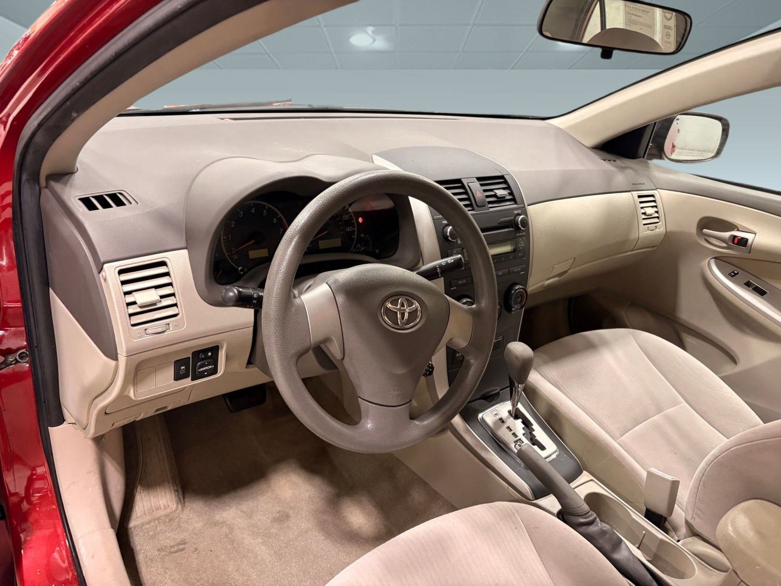 2010 Toyota Corolla LE photo 4