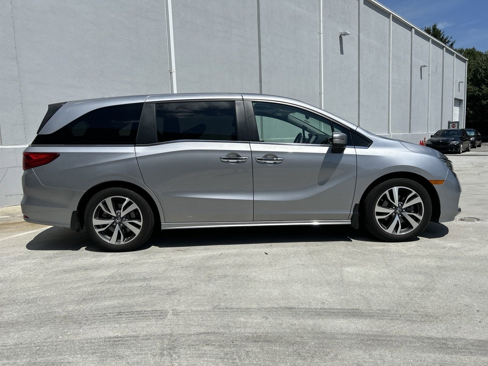 Used 2022 Honda Odyssey Touring with VIN 5FNRL6H88NB058071 for sale in Chamblee, GA