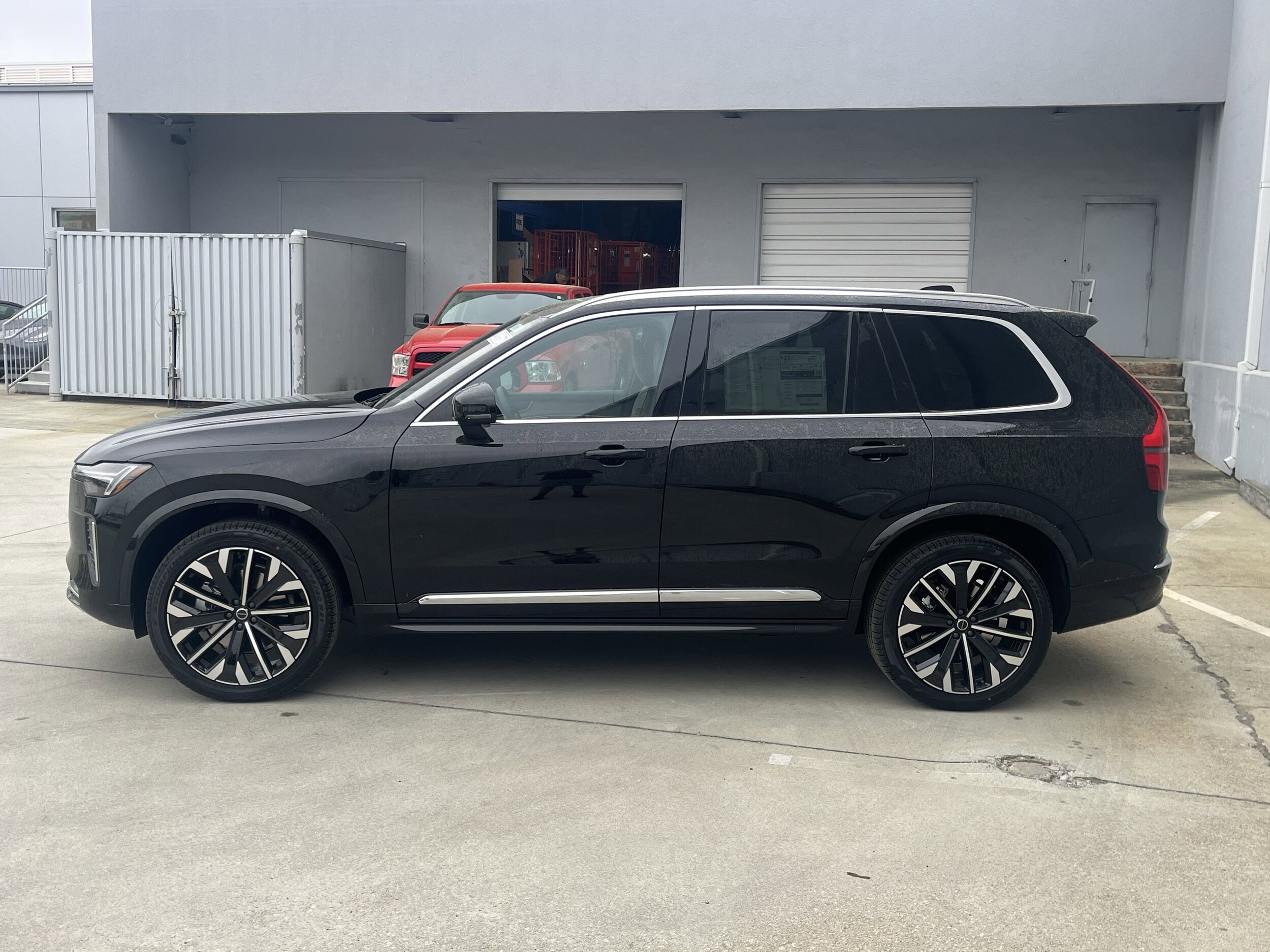 2025 Volvo XC90 Core photo 2