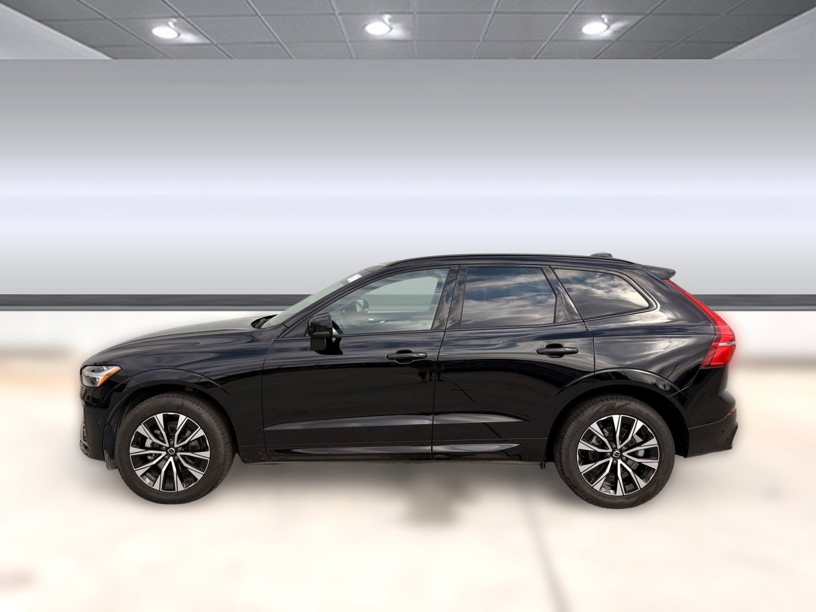 2025 Volvo XC60 Plus photo 2