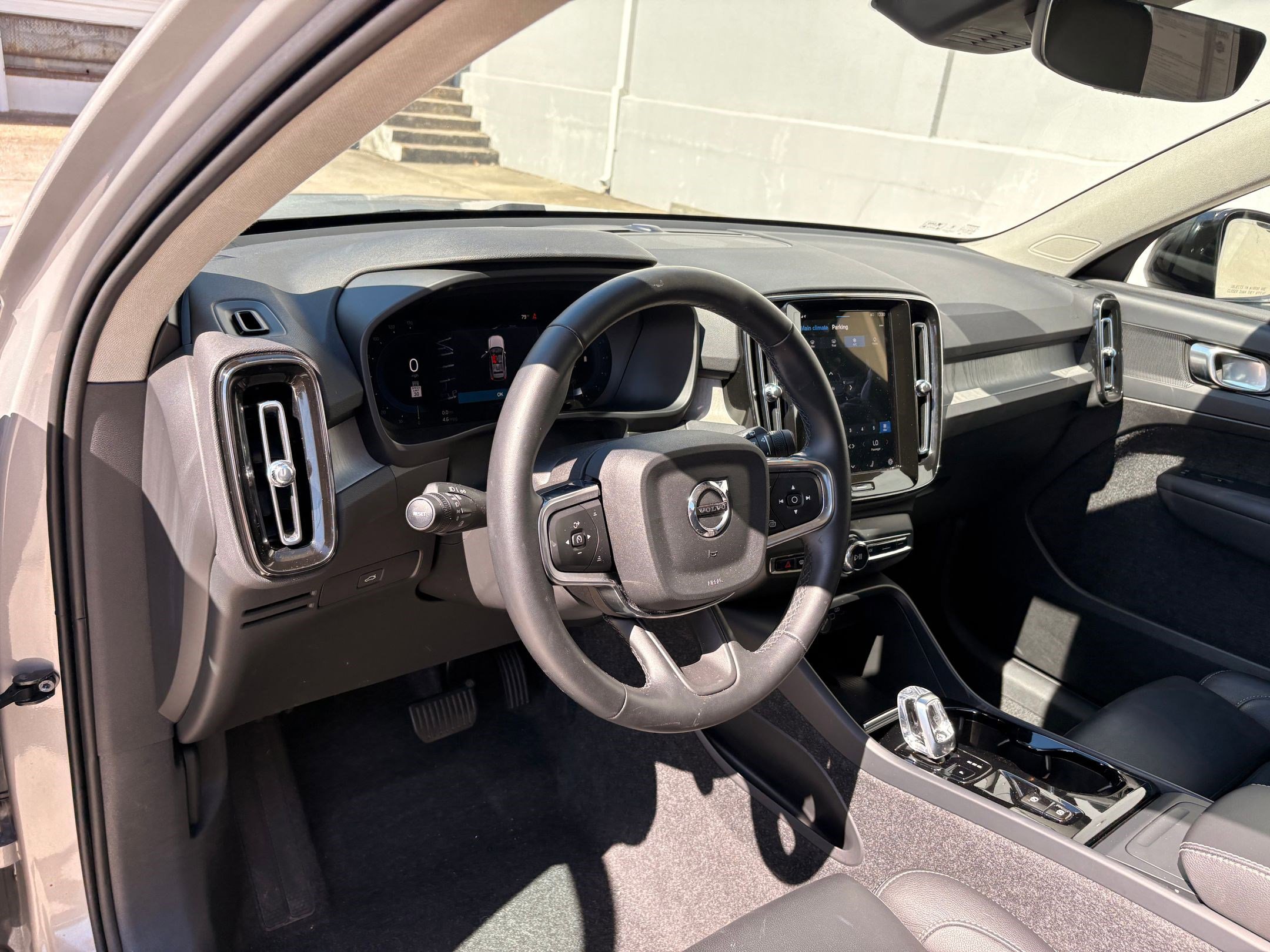 2025 Volvo XC40 Plus photo 4